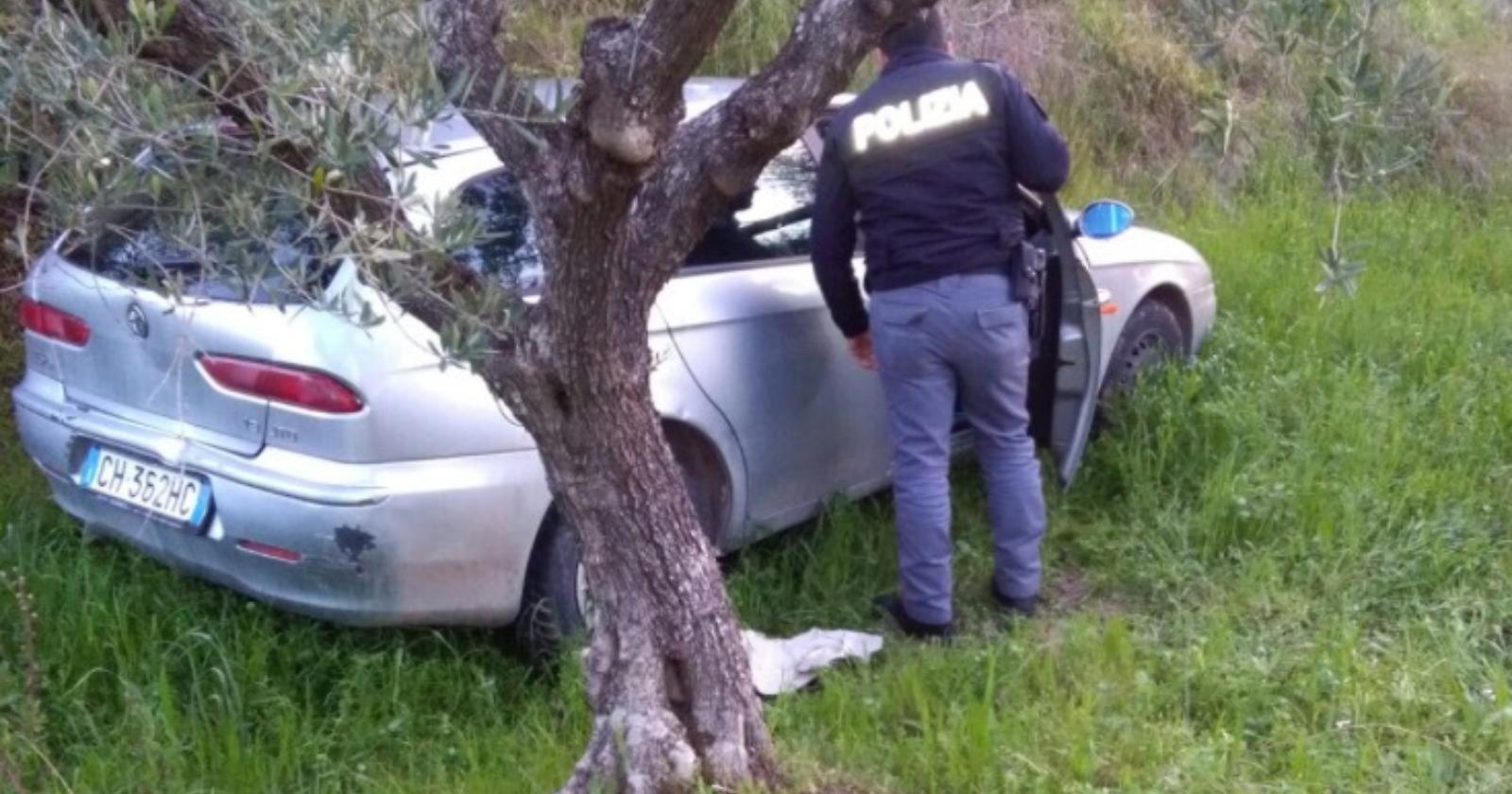 Cerignola, la polizia ritrova due auto rubate
