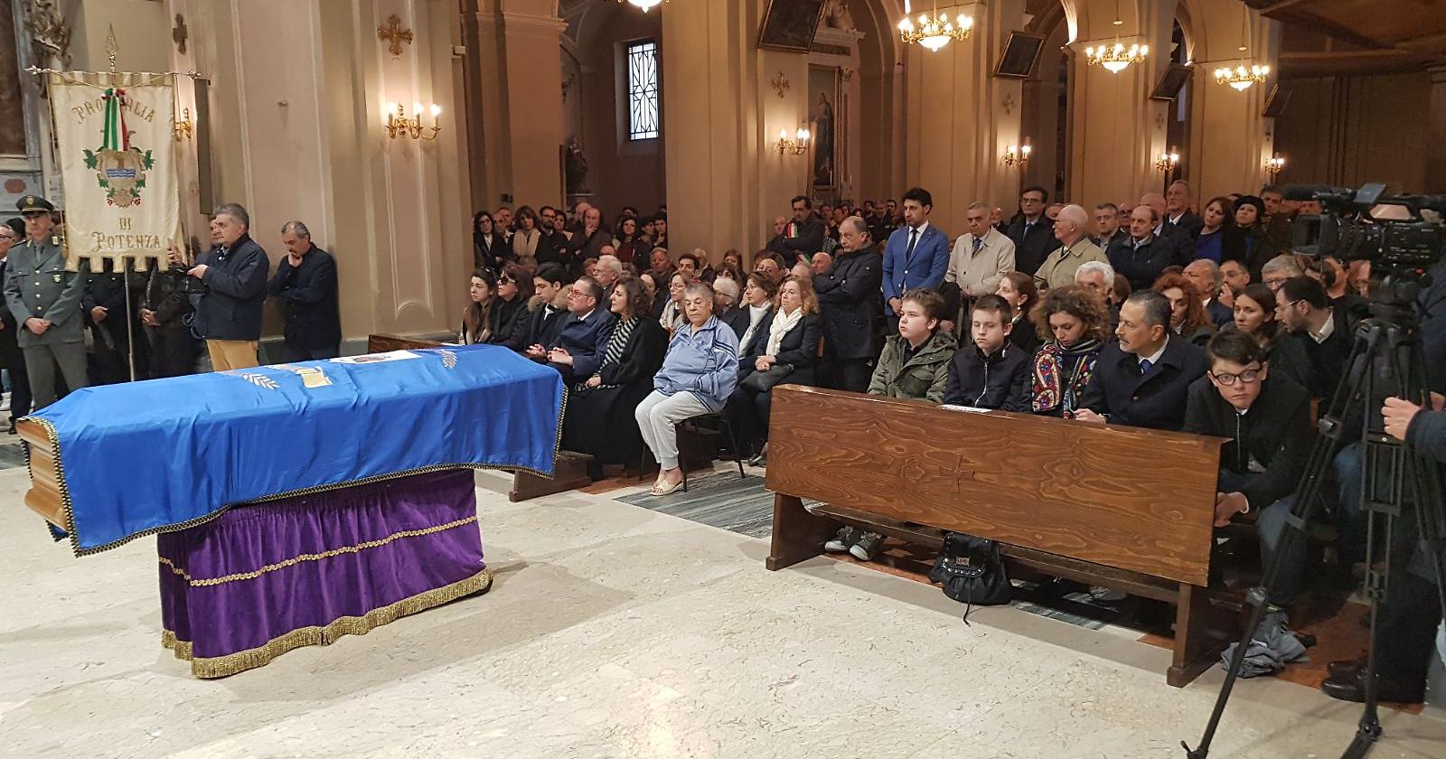 L'abbraccio di Lauria a Mimì Pittella, consigliere costituente della Regione Basilicata