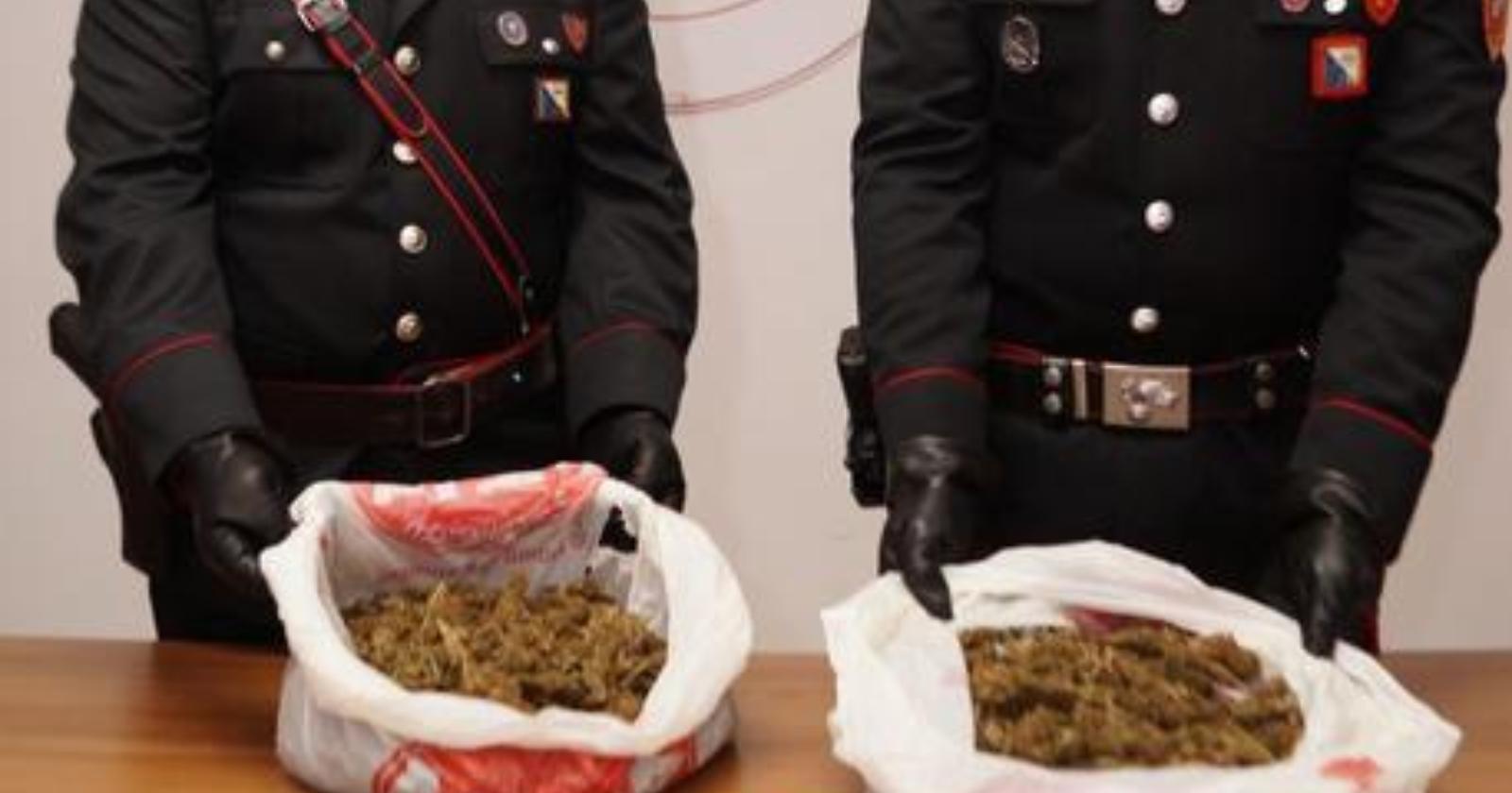 Droga, viaggiava con oltre un chilo di marijuana sulla 106 Jonica