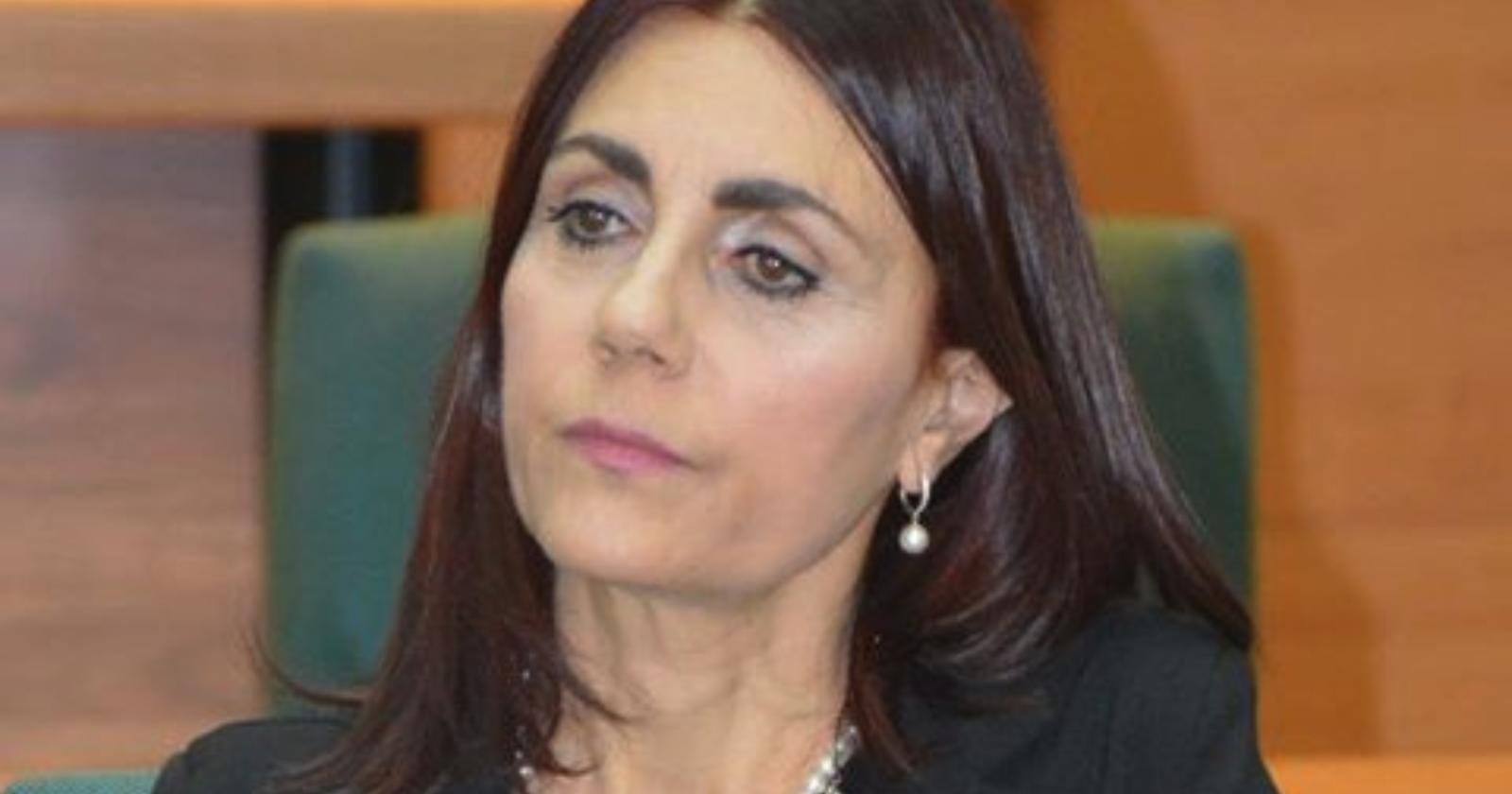 La donna giusta, il romanzo di esordio di Caterina Ambrosecchia