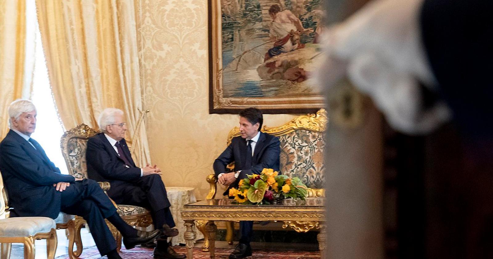 Conte rimette il mandato a Mattarella, la situazione politica piomba nel baratro