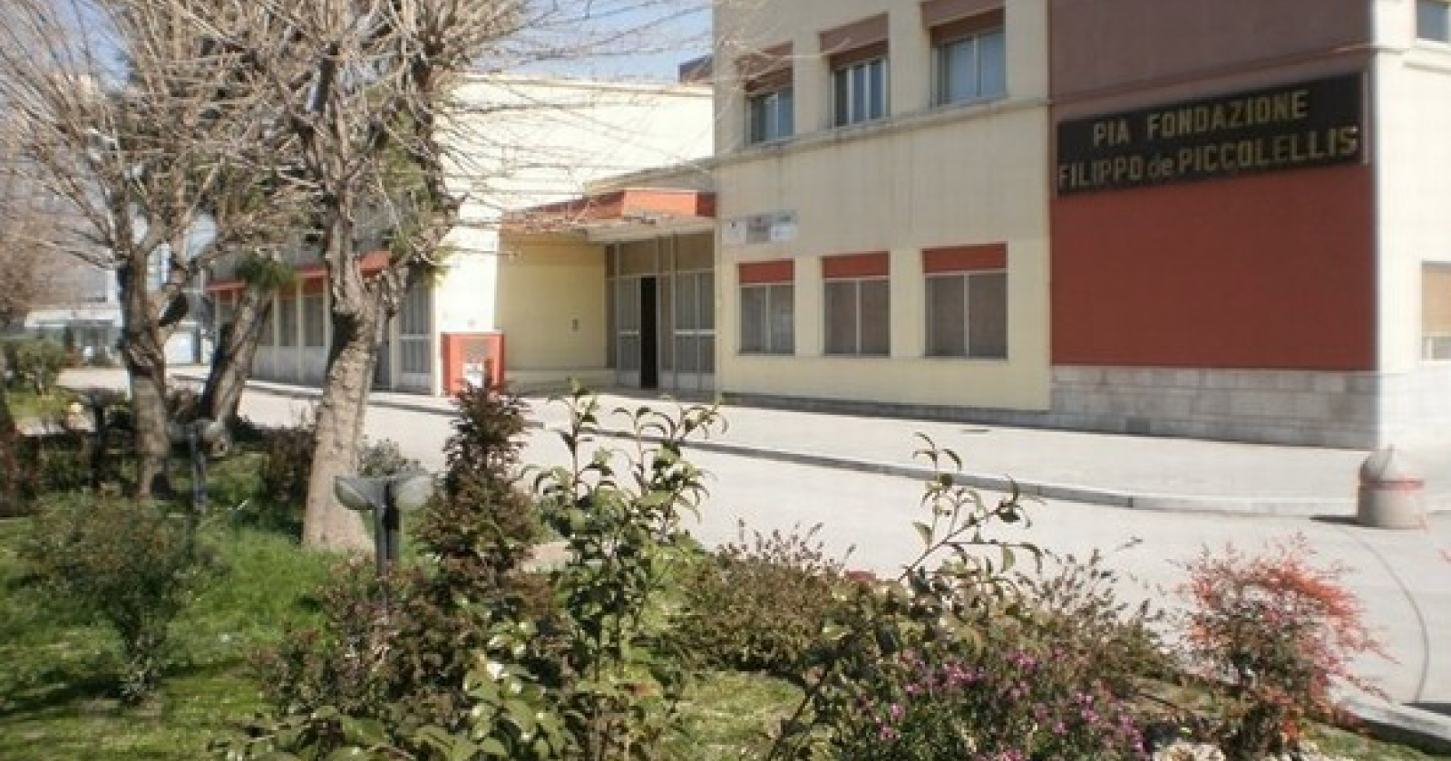 Usavano fondi della Fondazione "De Piccolellis" per scopri privati: sequestrai beni per 350mila euro a 4 persone