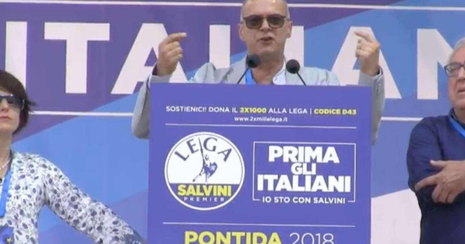 Il presidente del Molise, Donato Toma, a Pontida cita Berlusconi e partono i fischi