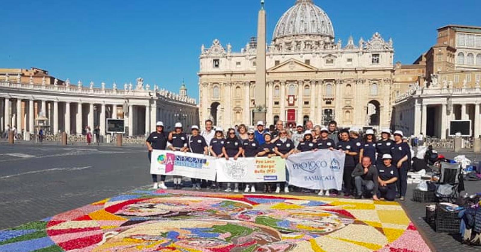 Da Bella per l'infiorata storica in Piazza San Pietro con l'Unpli e la Pro Loco