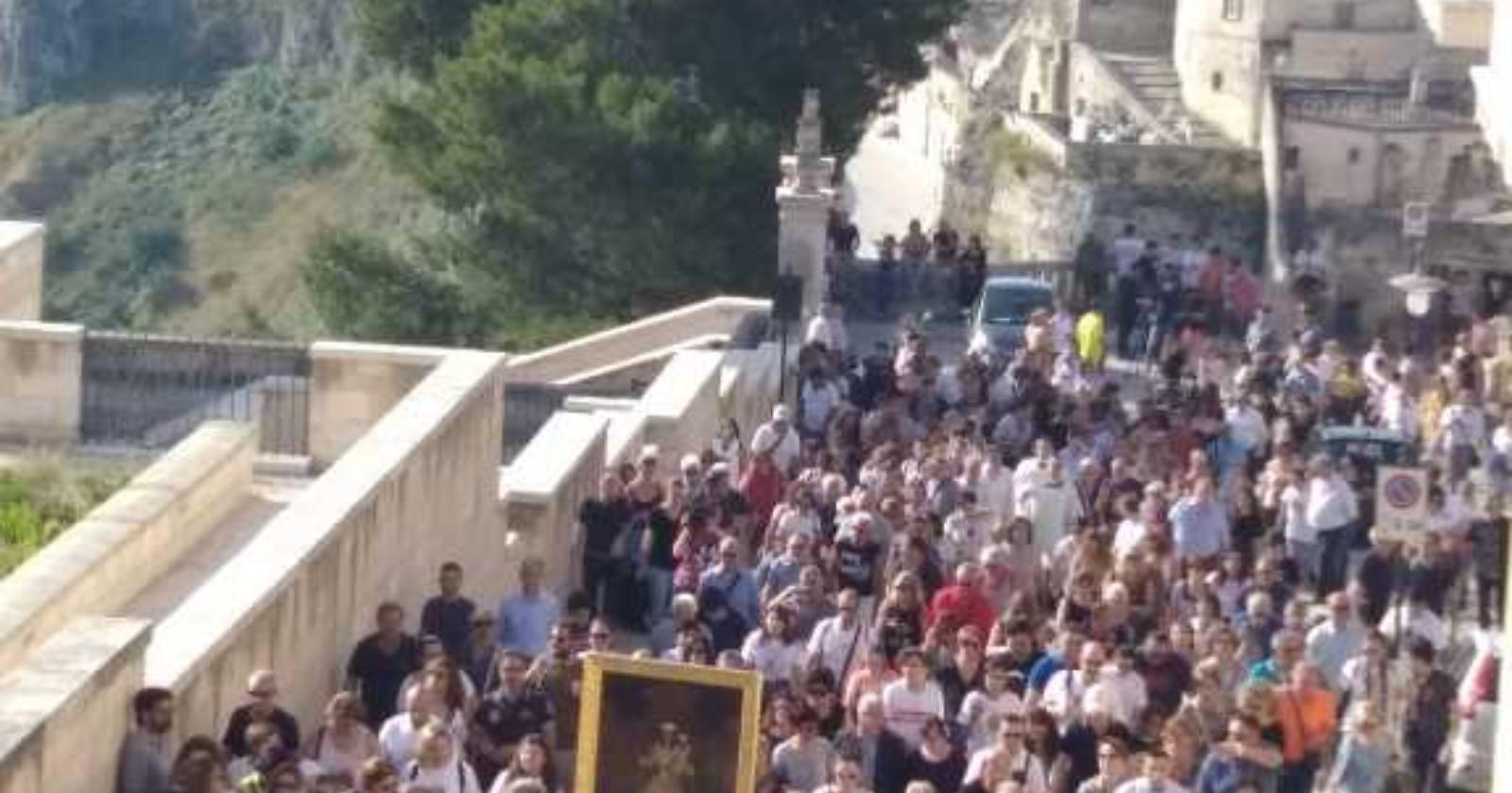 Festa 2 luglio a Matera, diecimila fedeli in processione nei Sassi