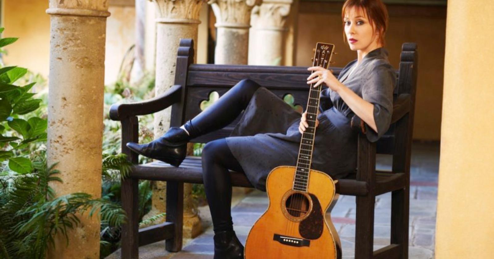 Alla vigilia del suo arrivo a Foggia, Suzanne Vega si racconta a Vanity Fair