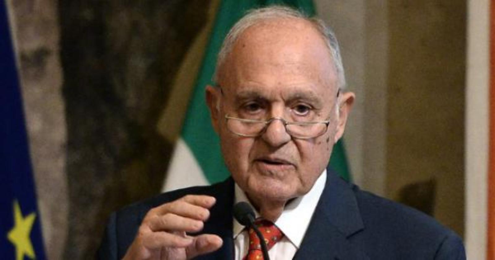 Il Ministro Savona tra gli indagati dalla Procura di Campobasso per un'inchiesta su Unicredit