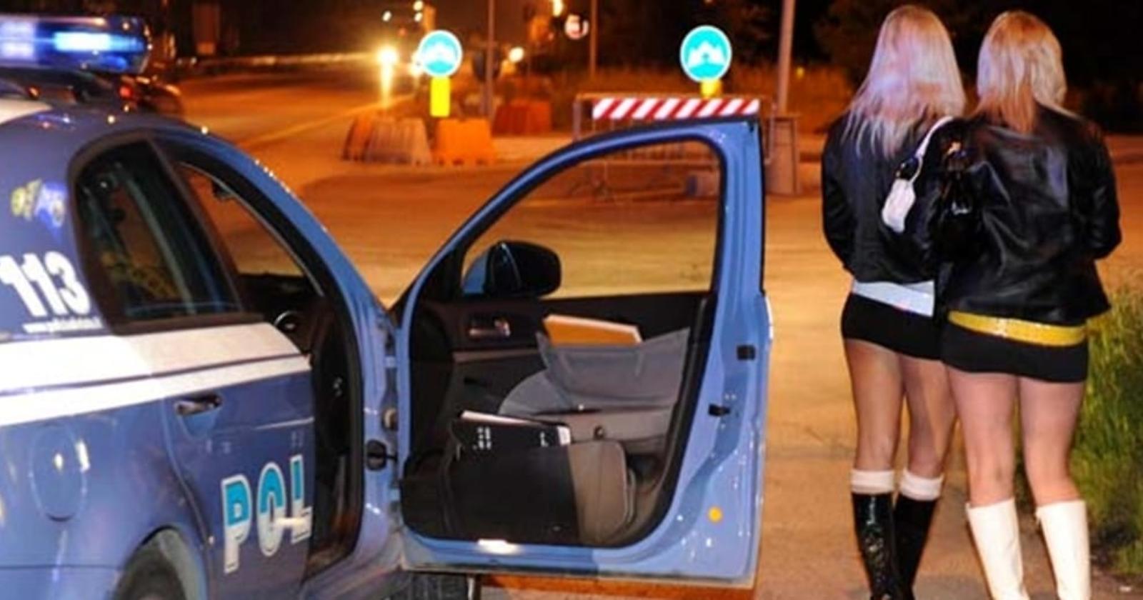 Litigano per il posto di lavoro: "Io ti taglio e ti faccio a pezzi", denunciata 33enne