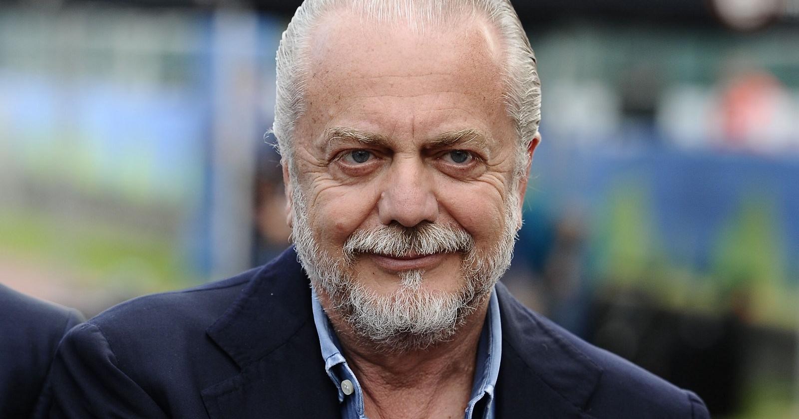 Il sindaco Decaro consegna il Bari a De Laurentiis