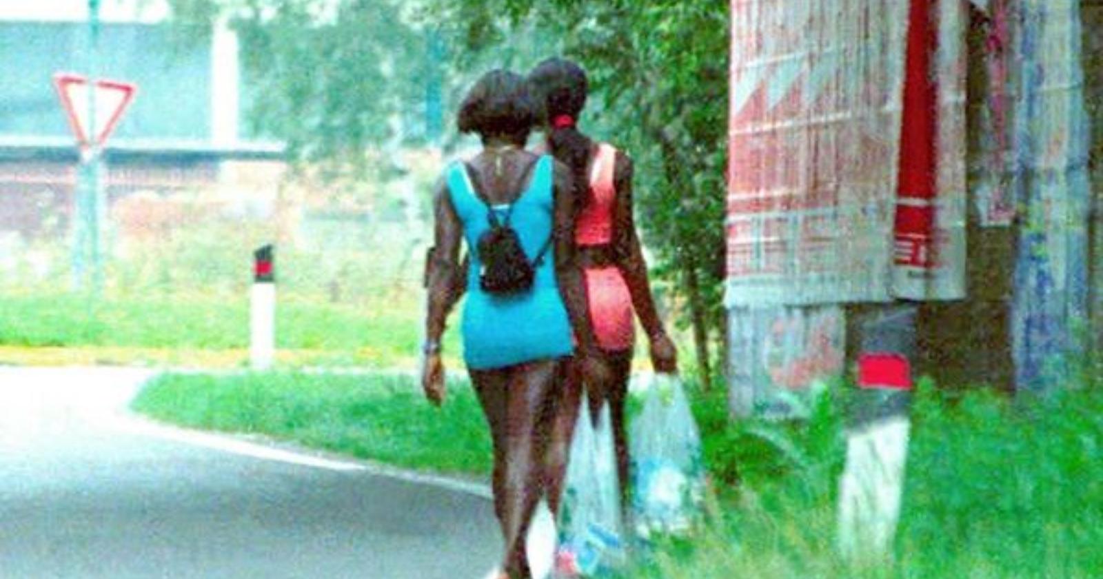 Potenza, prostituta nigeriana beccata mentre faceva i suoi bisogni per strada davanti a tutti aggredisce un carabiniere: arrestata