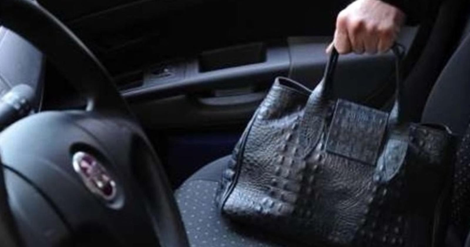 Foggia, scippano la borsa poi viene trascinata dall'auto dei due banditi: ferita 52enne