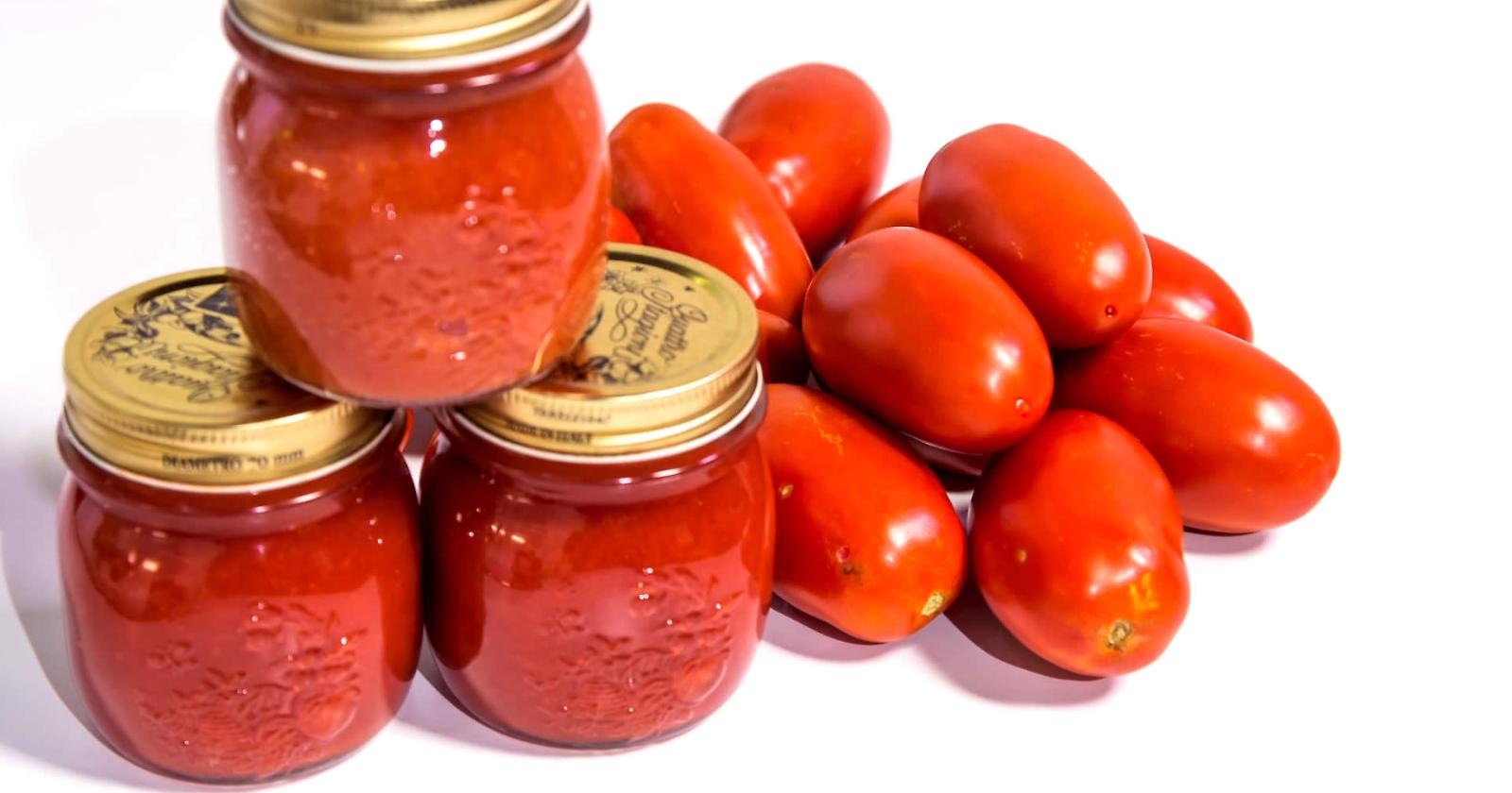 Da oggi obbligo di indicare sull'etichetta l'origine del pomodoro. Coldiretti: «Finalmente un freno alle importazioni selvagge»