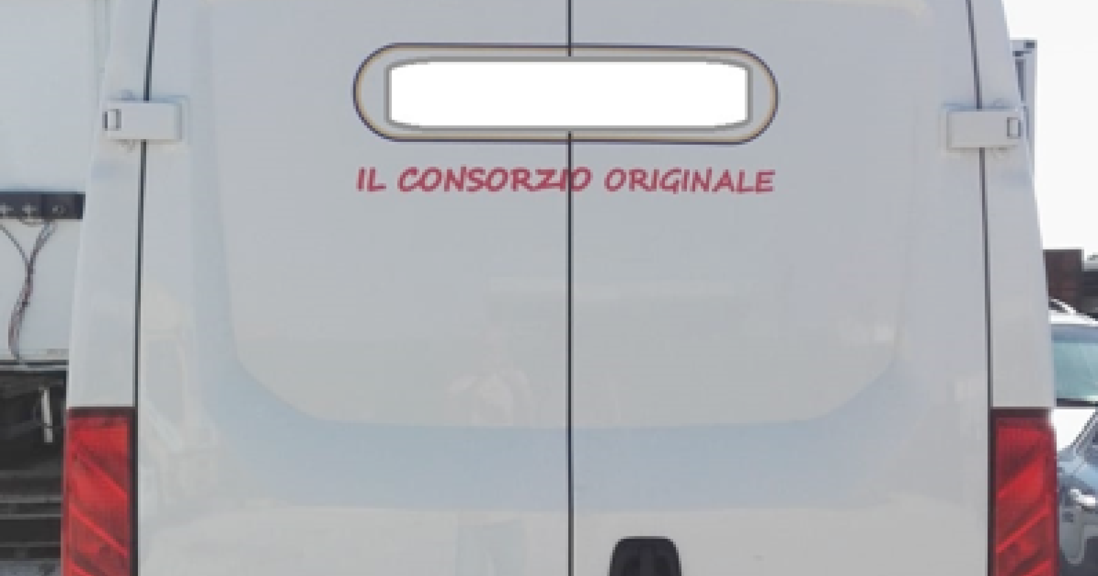 Ss16 furto di un furgone Fiat Iveco: due arresti 