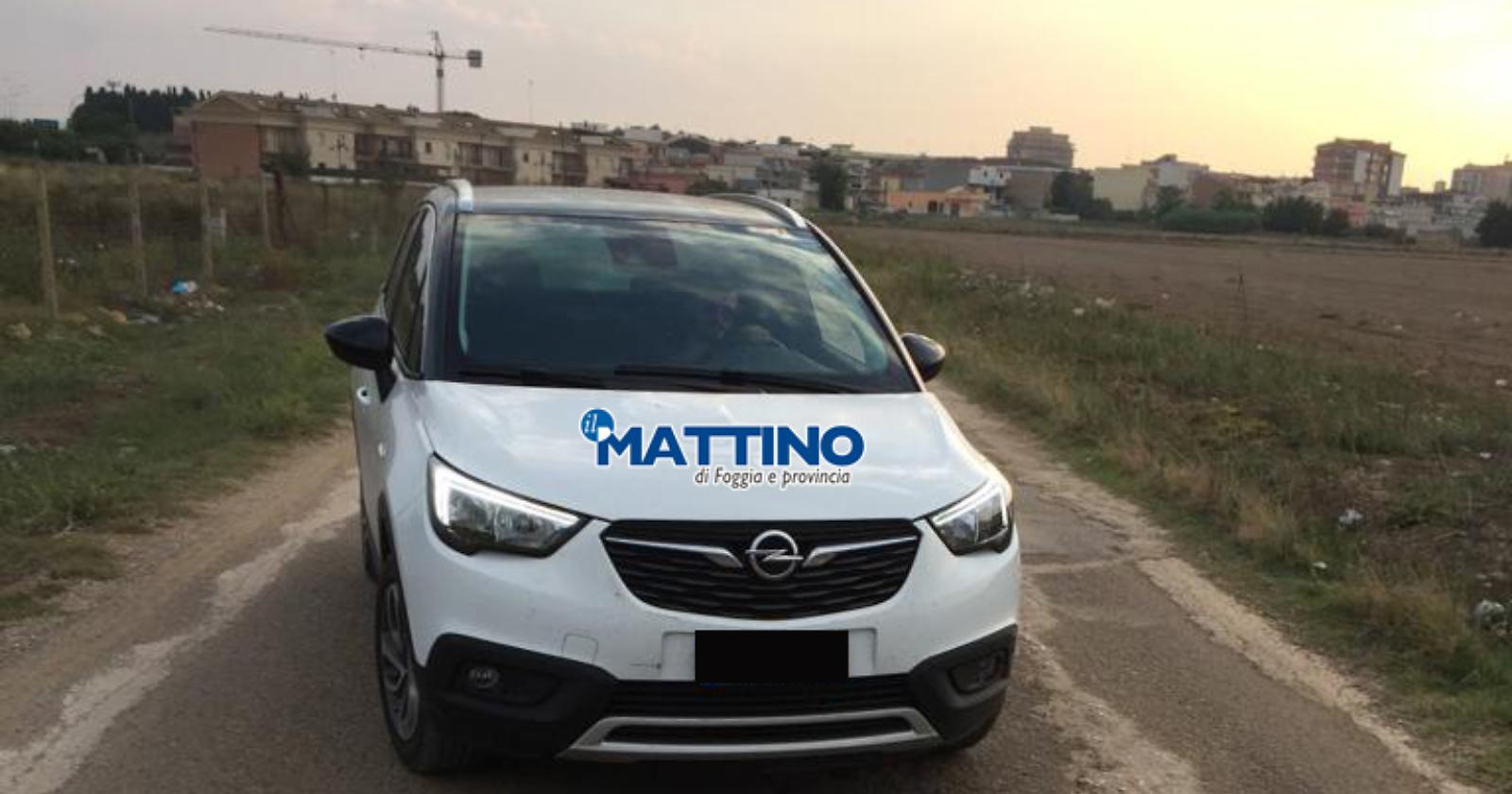 Apricena, investono carabiniere ad un posto di blocco e scappano