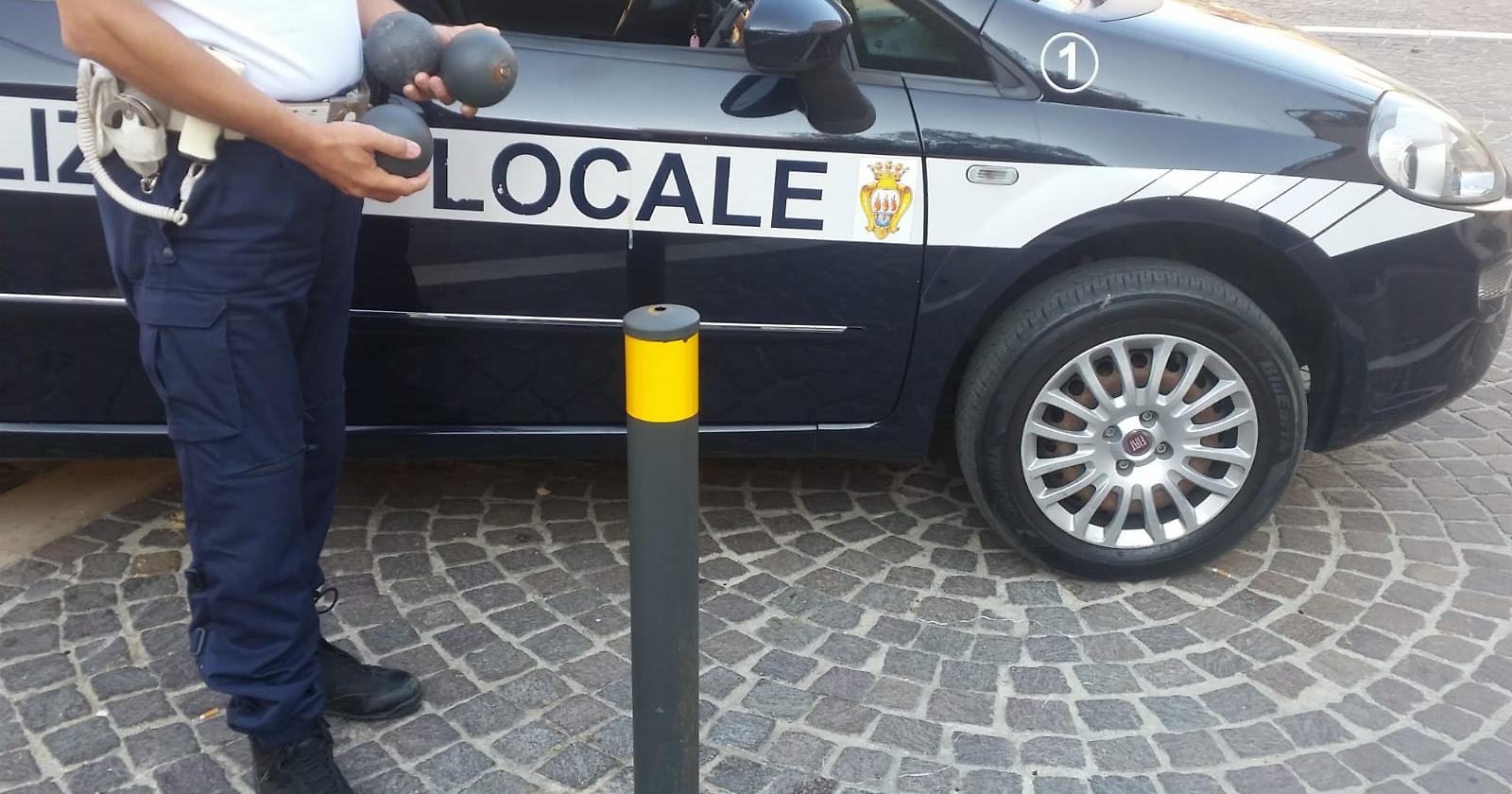 Atti vandalici in Piazza Purgatorio, individuati i due autori: hanno 11 e 12 anni