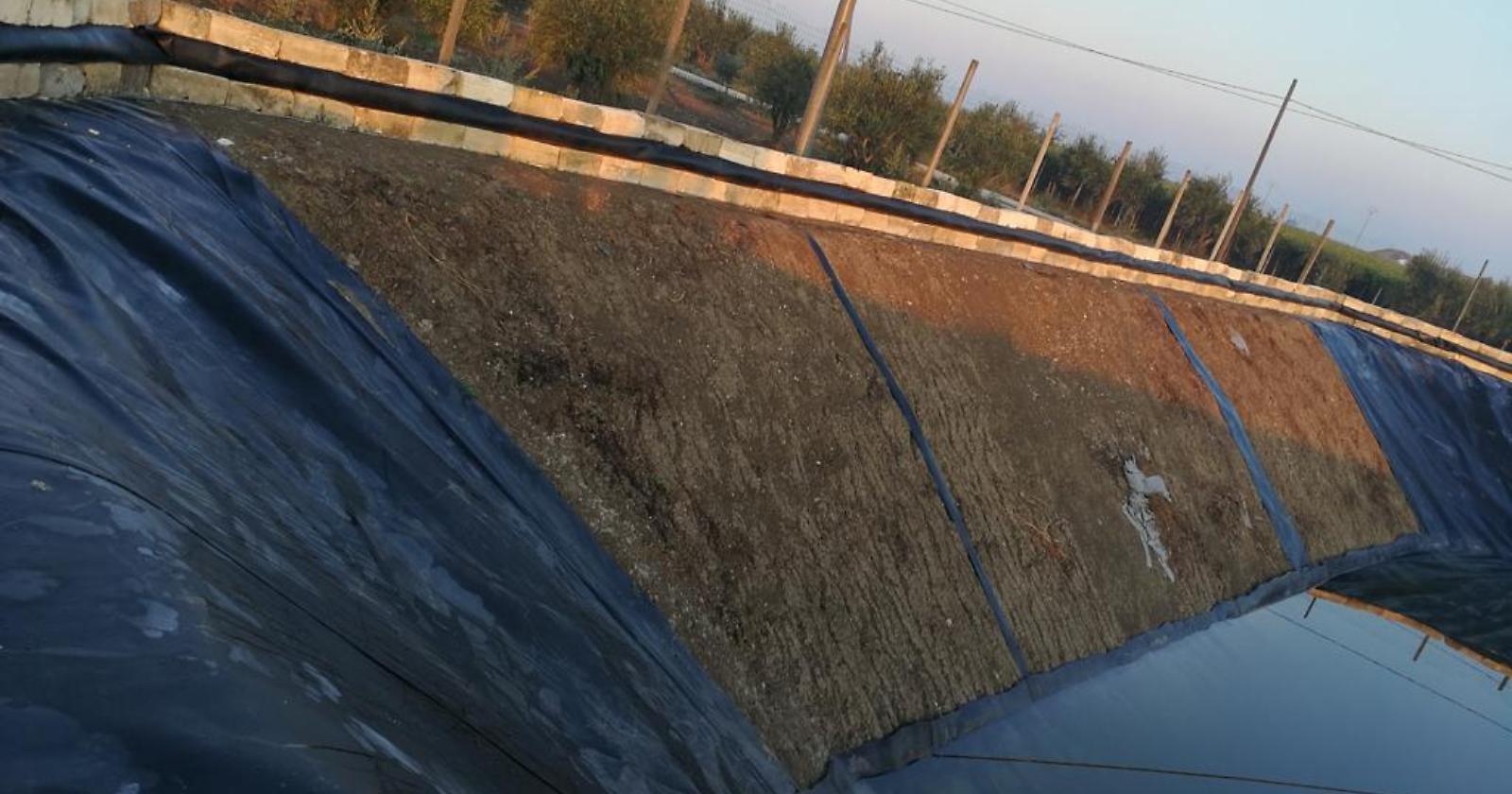I banditi delle campagne non ci lasciano neppure i teloni per i vasconi dell'acqua