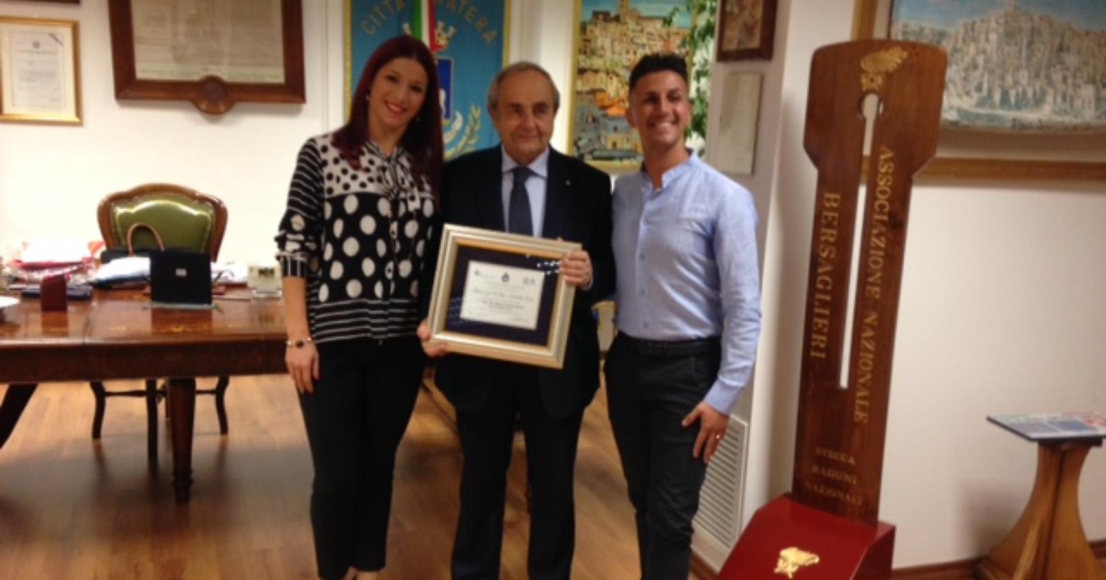Il Sindaco premia con una targa i finalisti mondiali di danza sportiva