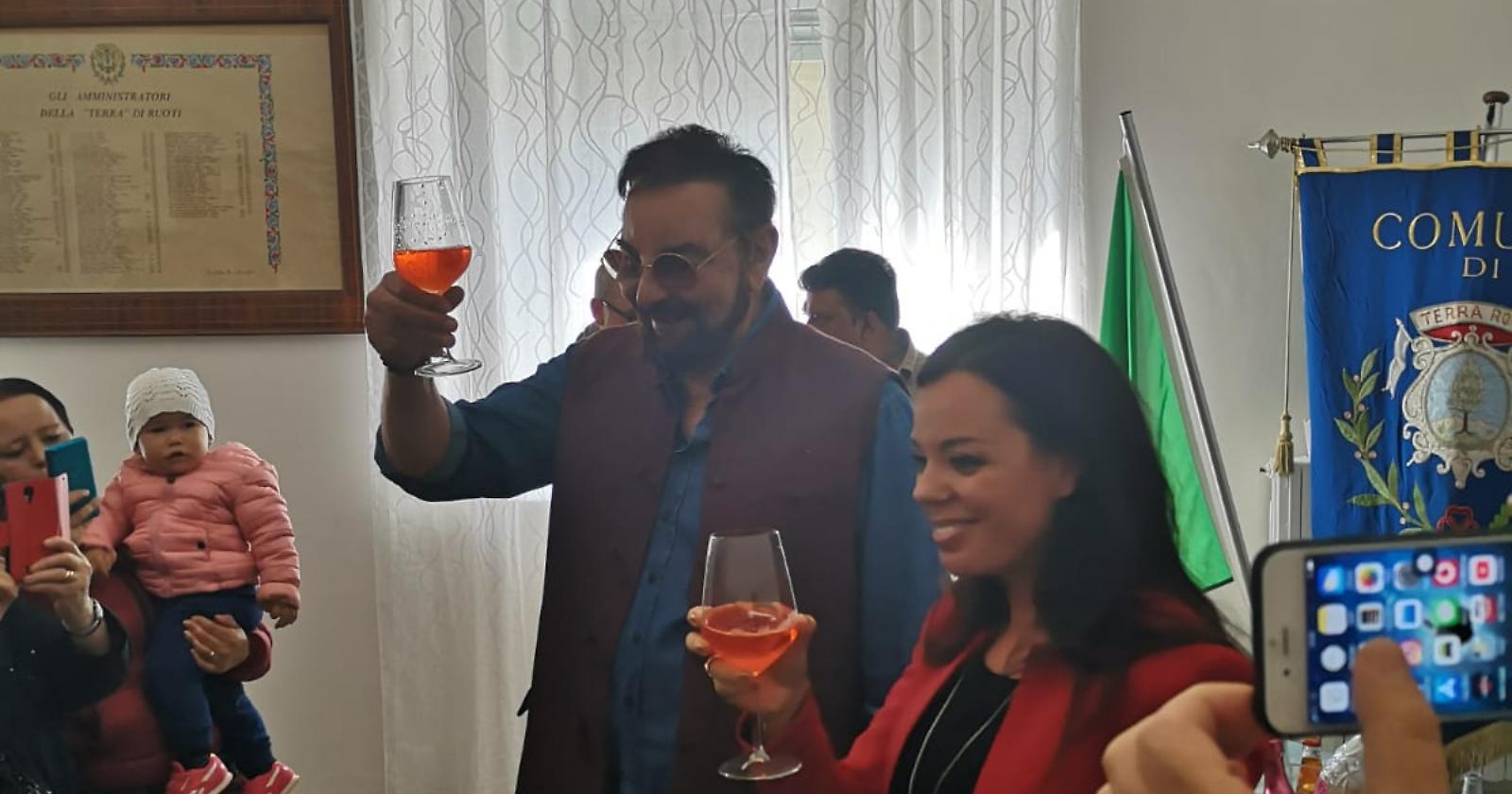 Bagno di folla per Kabir Bedi a Ruoti
