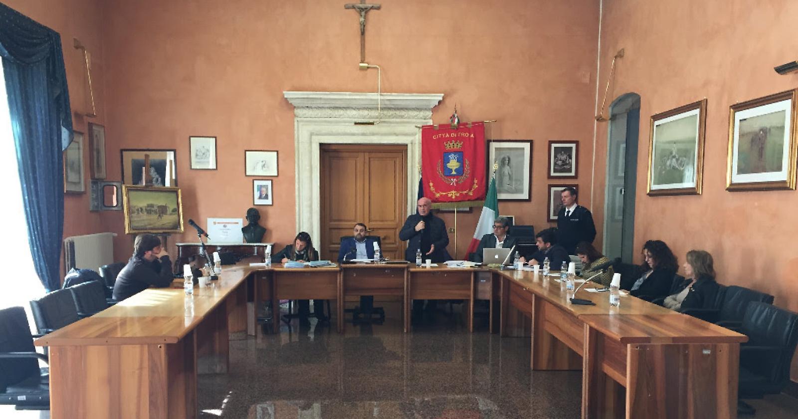 Troia "aggira" Salvini: cittadinanza onoraria a 53 bambini stranieri nati in Italia