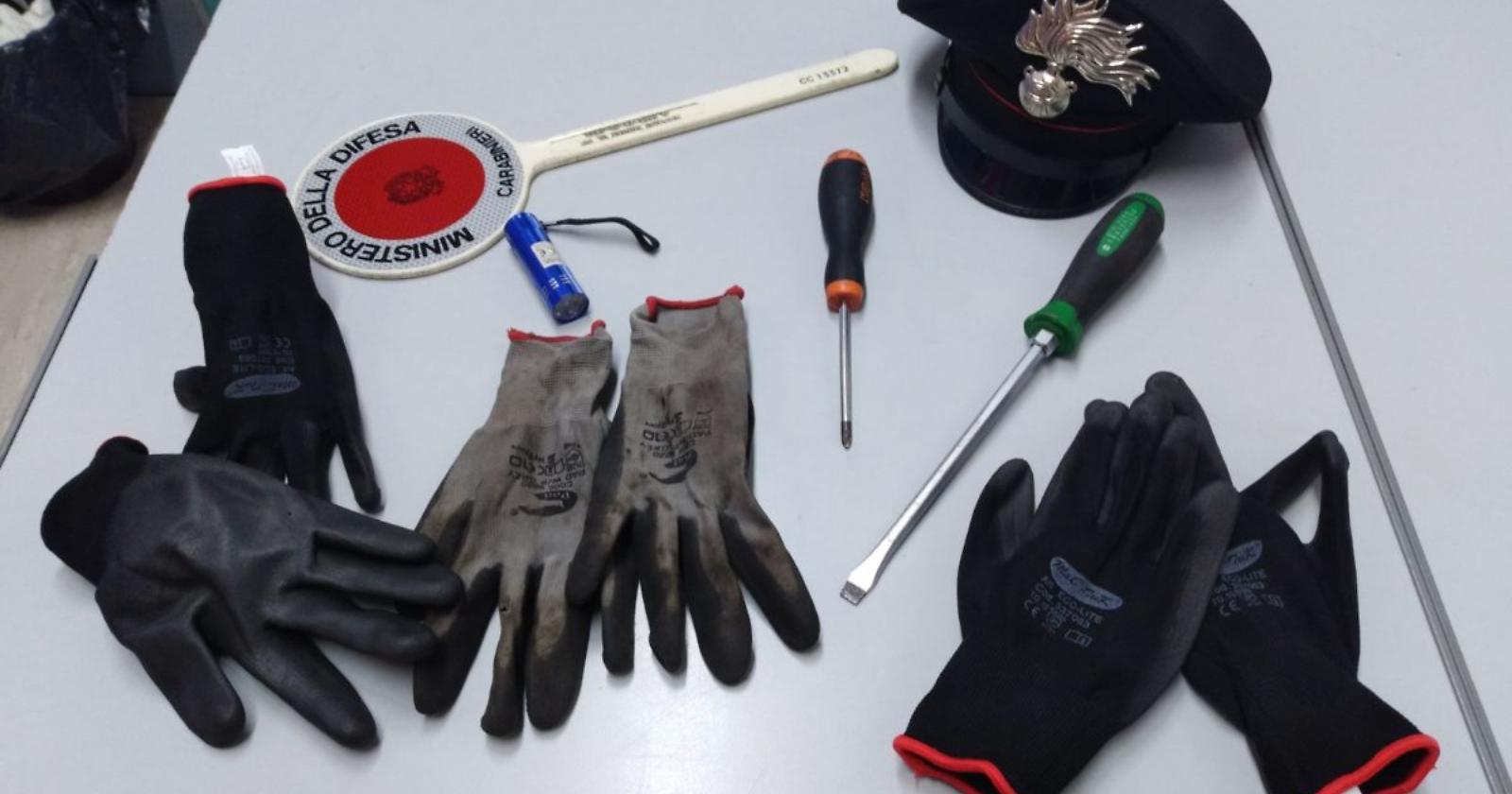 Inseguimento sulla Potenza-Melfi: nell'auto dei rapinatori i carabinieri hanno trovato arnesi da scasso