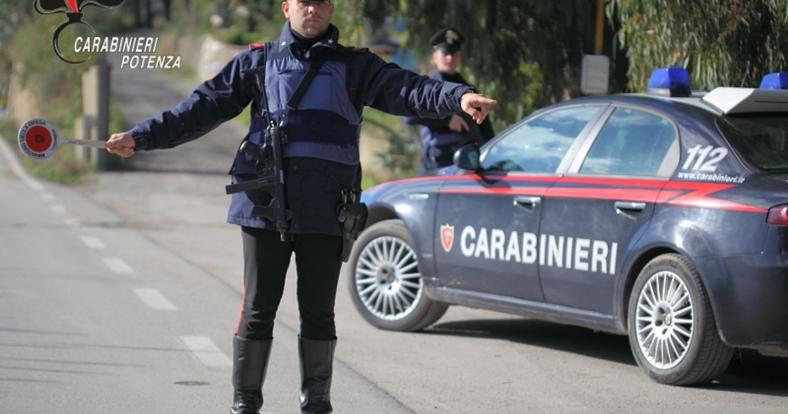 Arrestato un Albanese di 35 anni per  furto aggravato, ricettazione, resistenza a pubblico ufficiale e lesioni personali. Ricercati dai Carabinieri due suoi connazionali