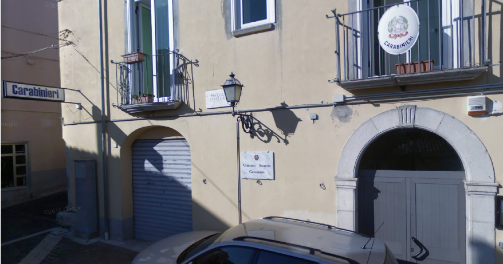 Picerno, avevano svaligiato due abitazioni e avevano caricato tutto su un Doblò. I carabinieri recuperano la refurtiva