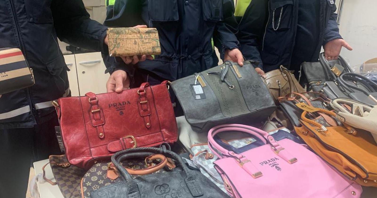 Alla Fiera di Santa Caterina anche la Polizia Municipale di Foggia fa "acquisti": di merce contraffatta