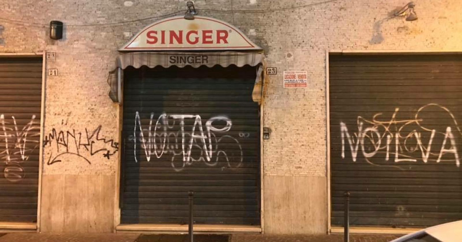 Foggia, la sede del M5S imbrattata di ignoranza