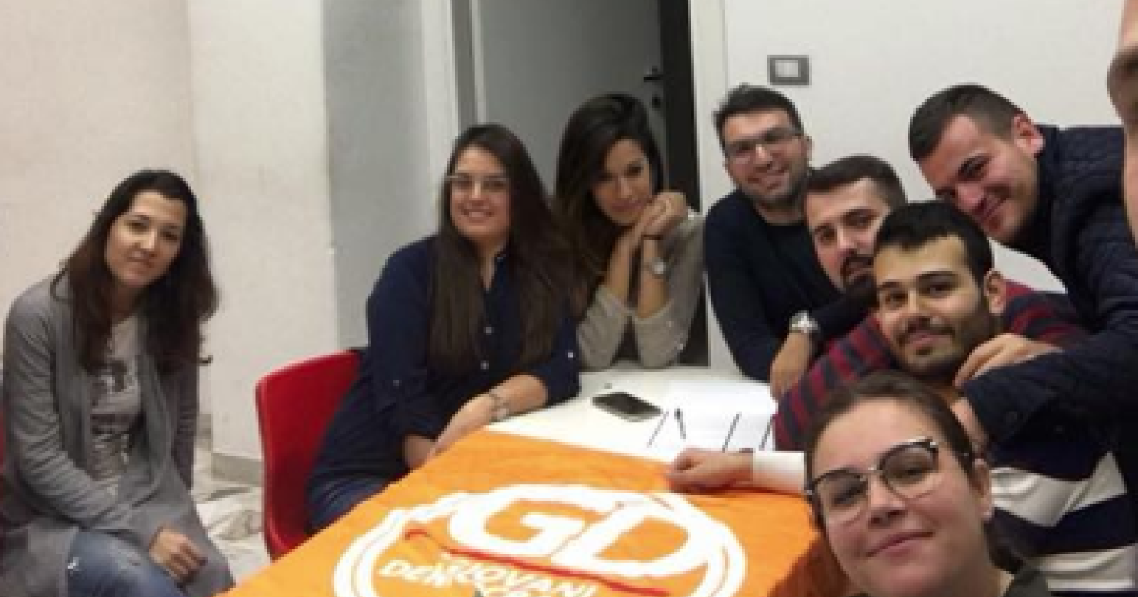 Solidarietà dei Giovani del PD ai 5 Stelle per la sede vandalizzata: «è ora che in politica abbassiamo, tutti, i toni»