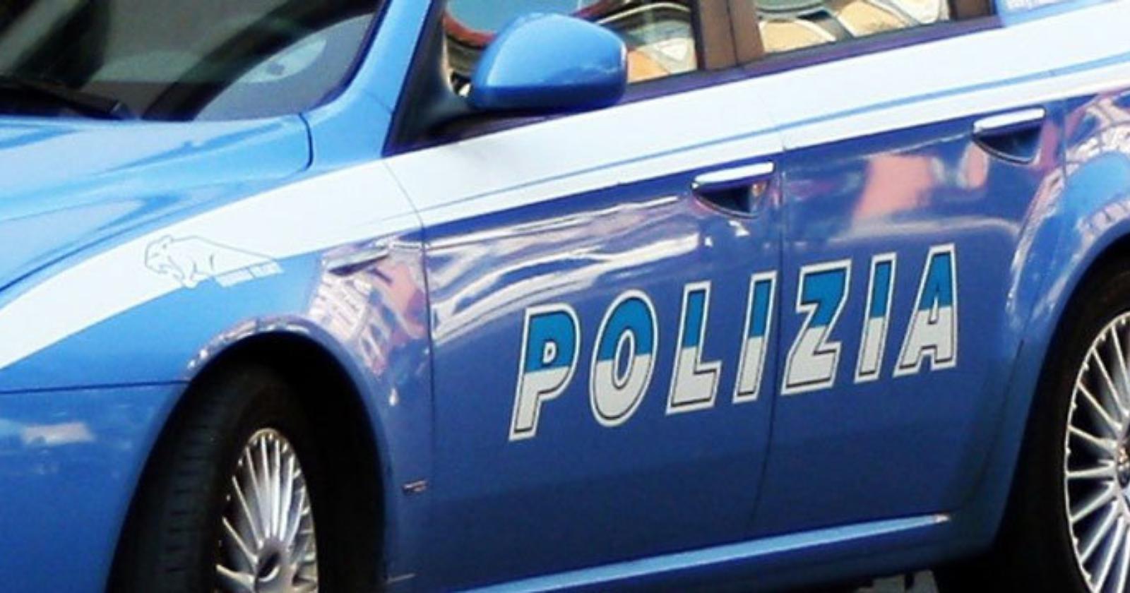 Tenta di sfondare la porta dell'ex con calci e pugni, arrestato nel Materano