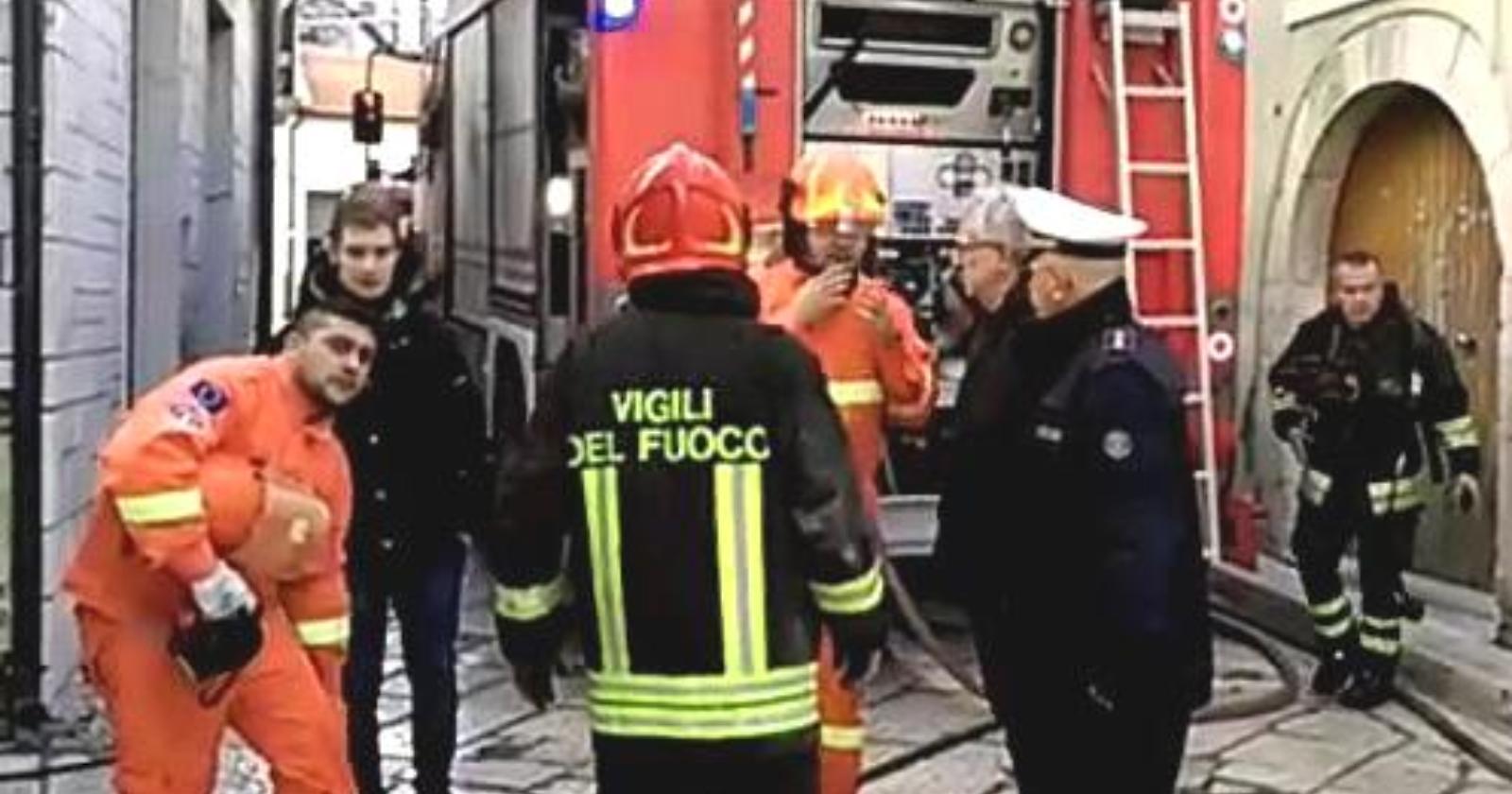 La morte del 26enne disabile a San Giovanni per un incendio indigna il sindaco Cascavilla: «Subito il distaccamento dei Vigili del Fuoco»