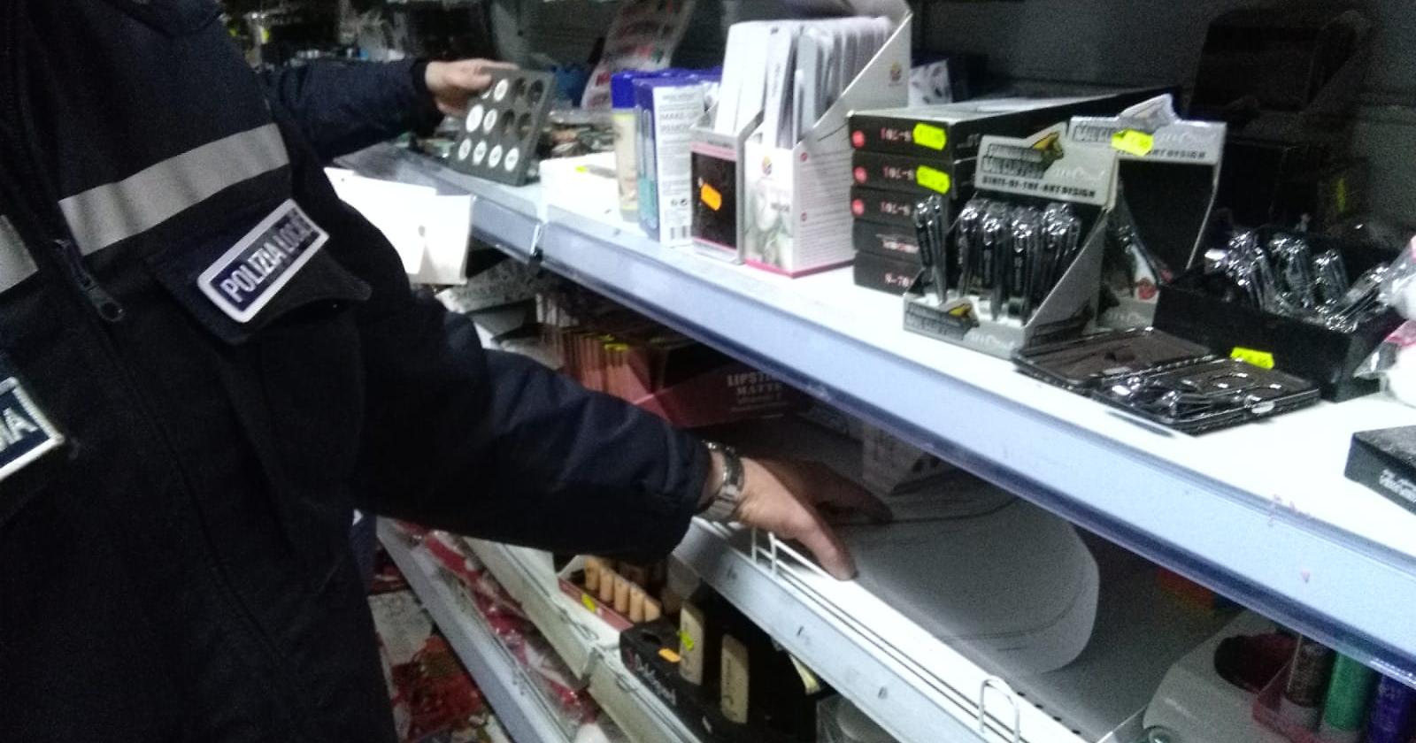 "Operazione Santa Lucia" della Polizia locale di Foggia: sequestrati 599 cosmetici e 538 giocattoli al "Quartiere Ferrovia" 