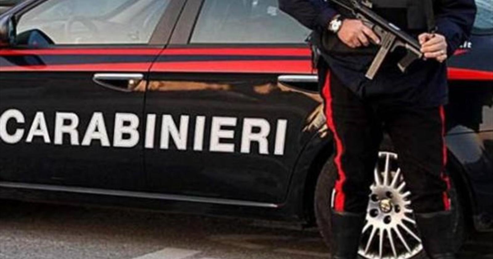 Cerignola, rapina ad centro Vodafone: banditi fuggono con 15 iPhone 