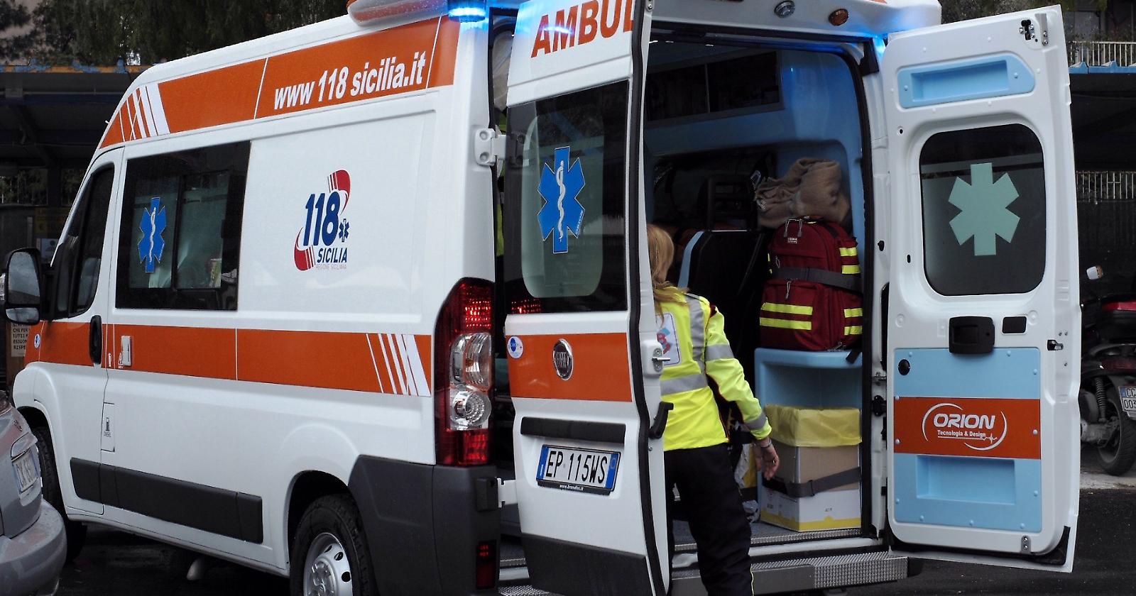 Lucera, morte bianca: operaio schiacciato da escavatore