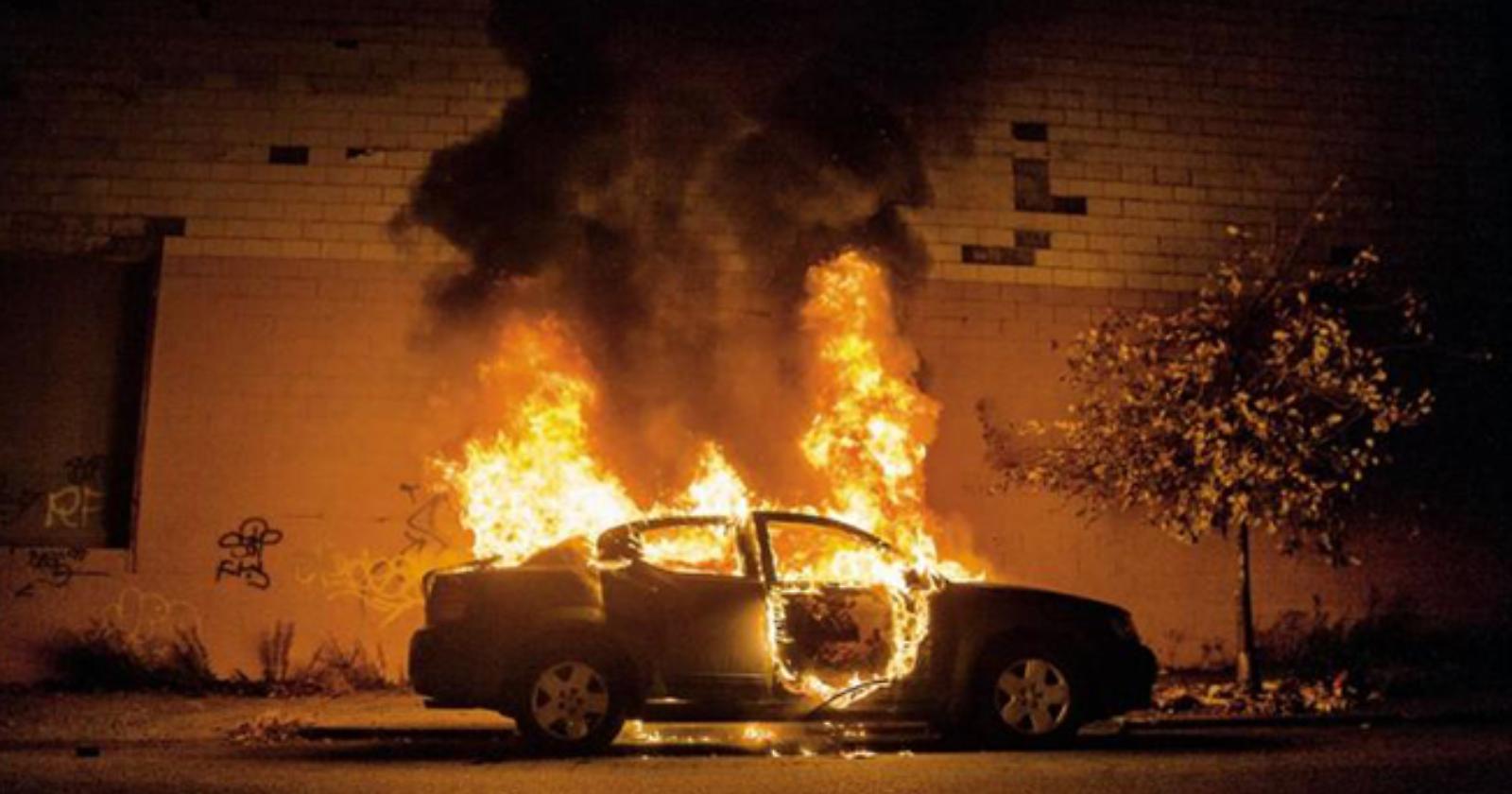 San Severo: bomba carta auto carrozziere 