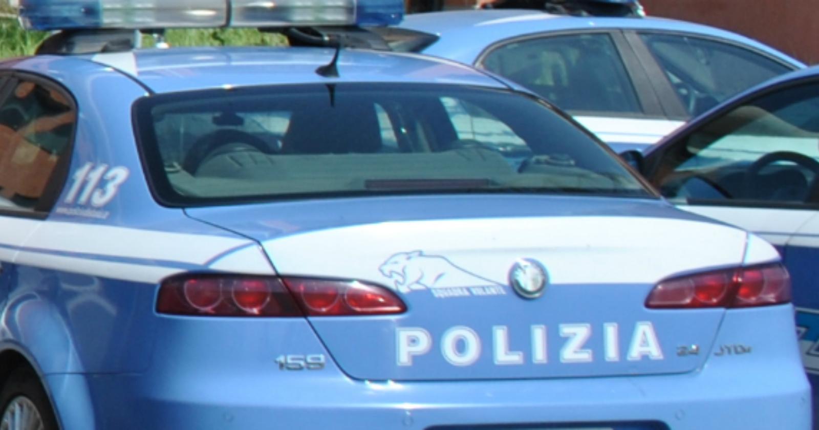 Ferito ad una mano  aggredisce poliziotti e medici del 118 intervenuti per soccorrerlo: arrestato 