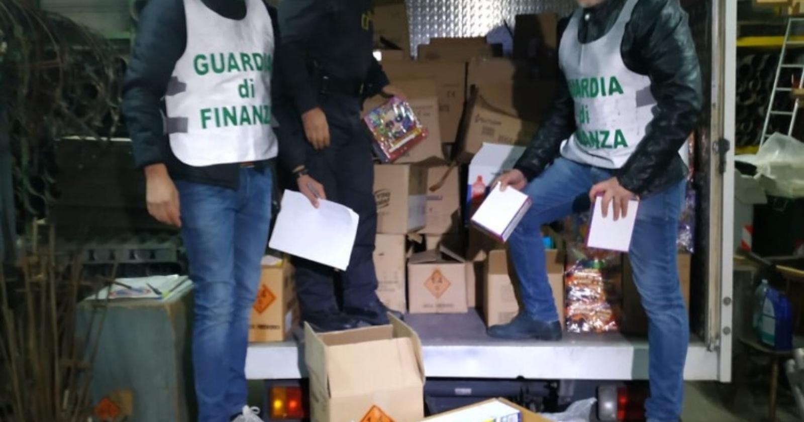 San Severo: oltre una tonnellata di 'botti di fine anno' sequestrata dalla Guardia di Finanza 