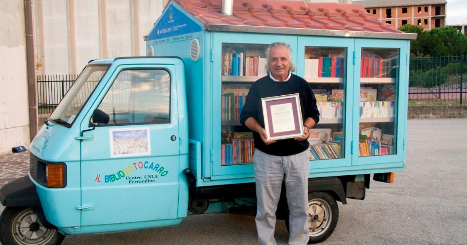 Porta i libri ai bambini dei paesi della Basilicata, Mattarella lo fa Commendatore 