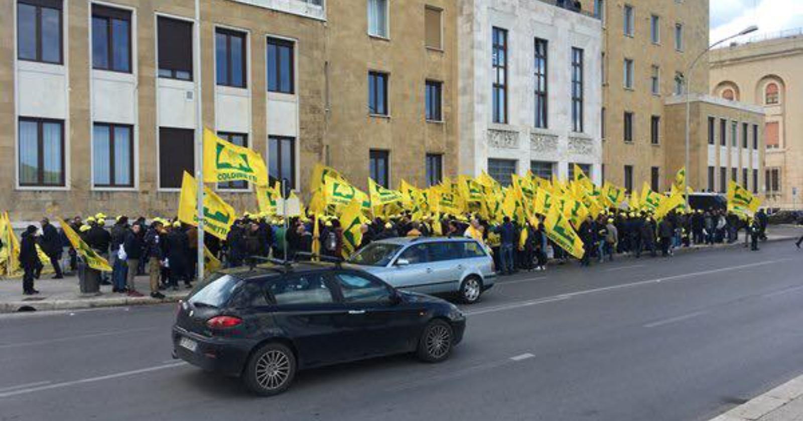 Agli agricoltori son "girate" le olive: fine anno di protesta a Bari contro Regione e Governo