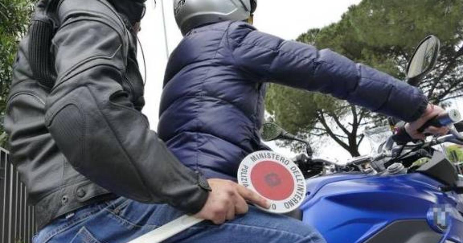 Uno spacciava droga, all'altro non piacevano i servizi sociali: pizzicati dai Falchi della Polizia 