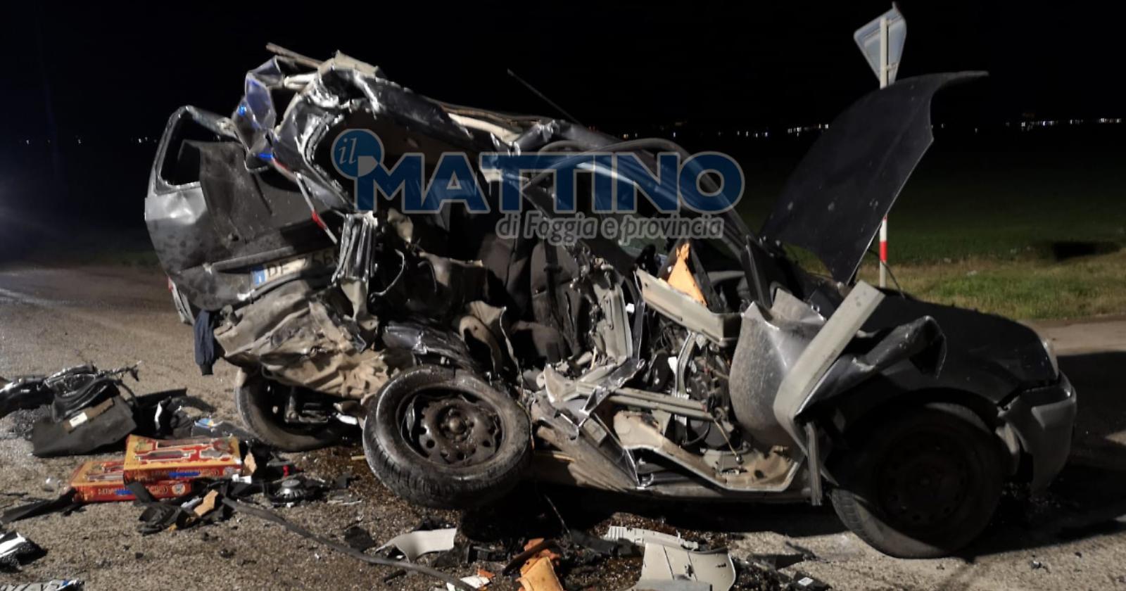 Statale 16, scontro tra auto: forse due morti