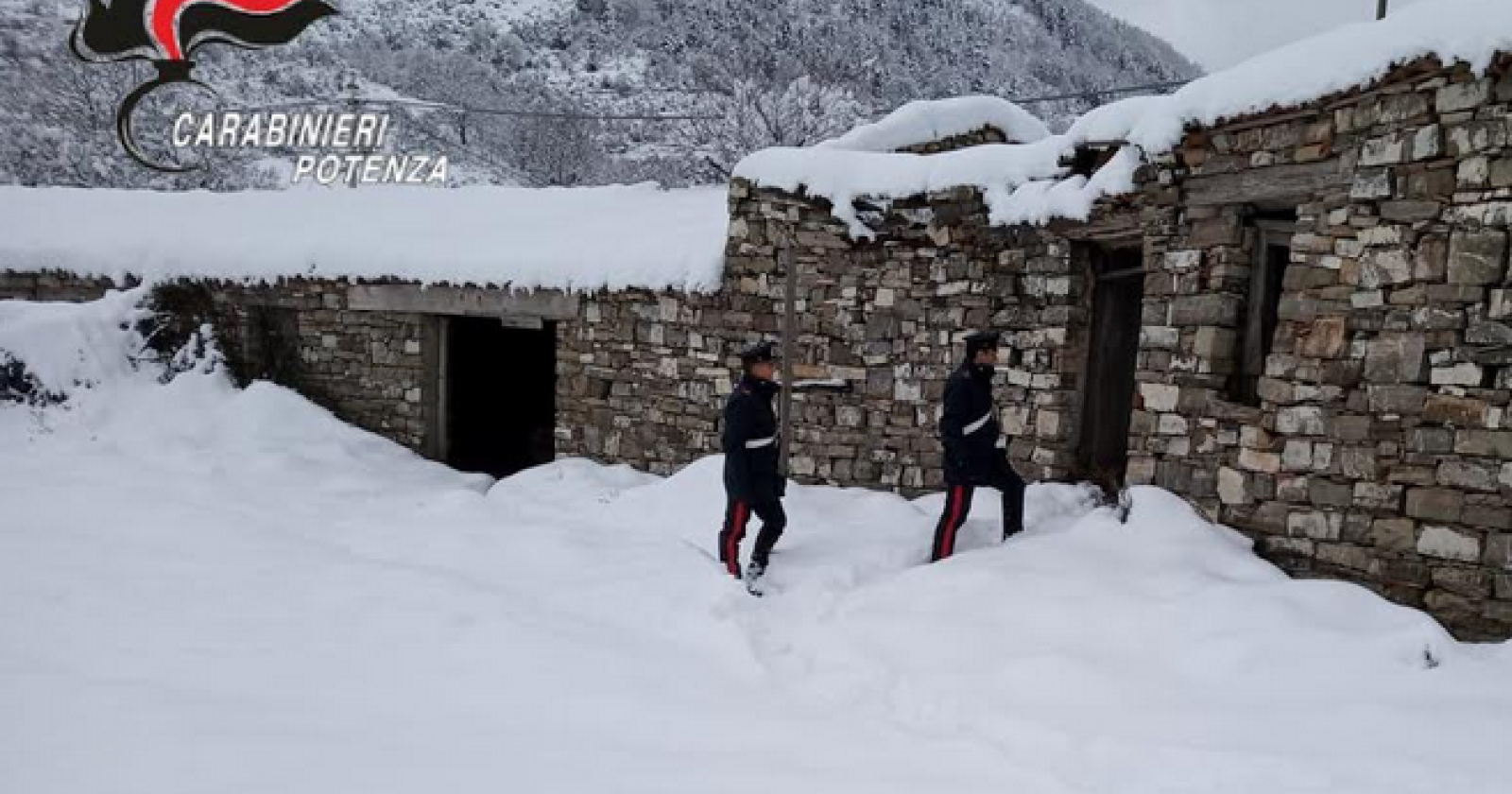 San Costantino Albanese, anziano costretto a rifugiarsi in un casolare di campagna causa nevicata. Salvato dai carabinieri