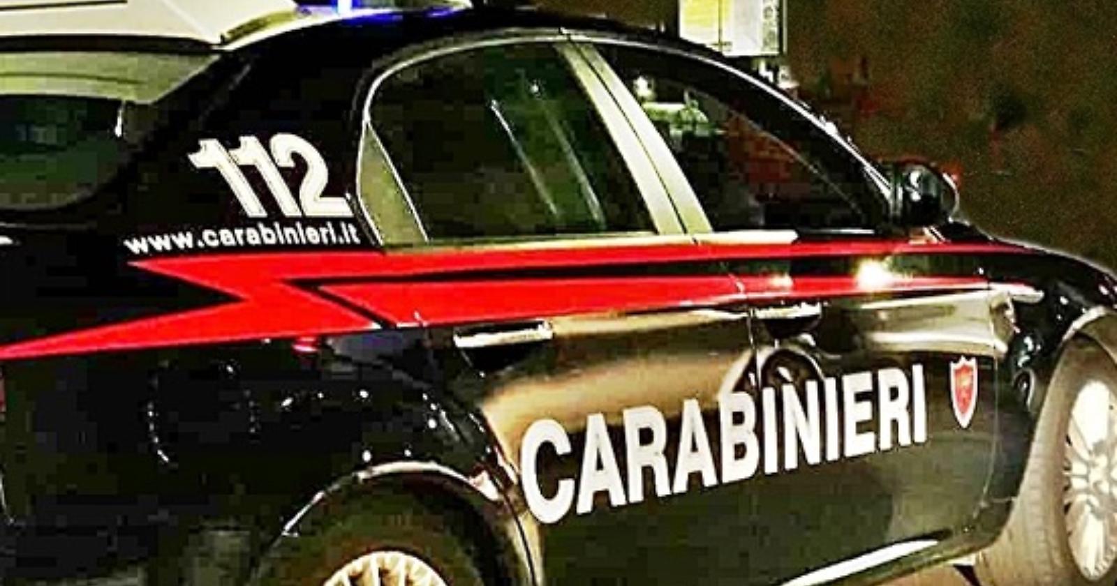 Foggia, cittadino contatta carabinieri e sventa furto a bar