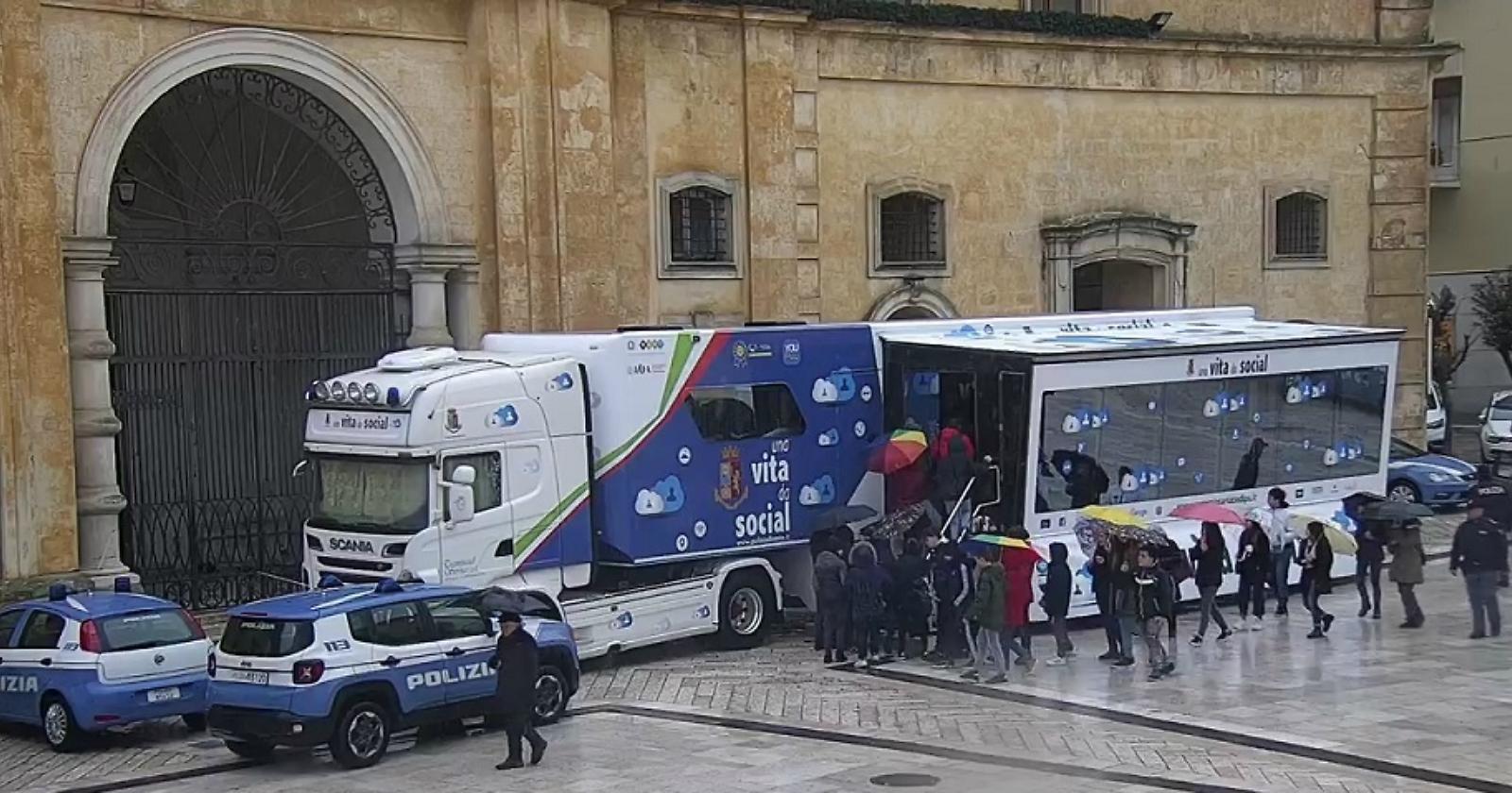 Matera, al via la campagna di educazione alla legalità “Vita da social” 
