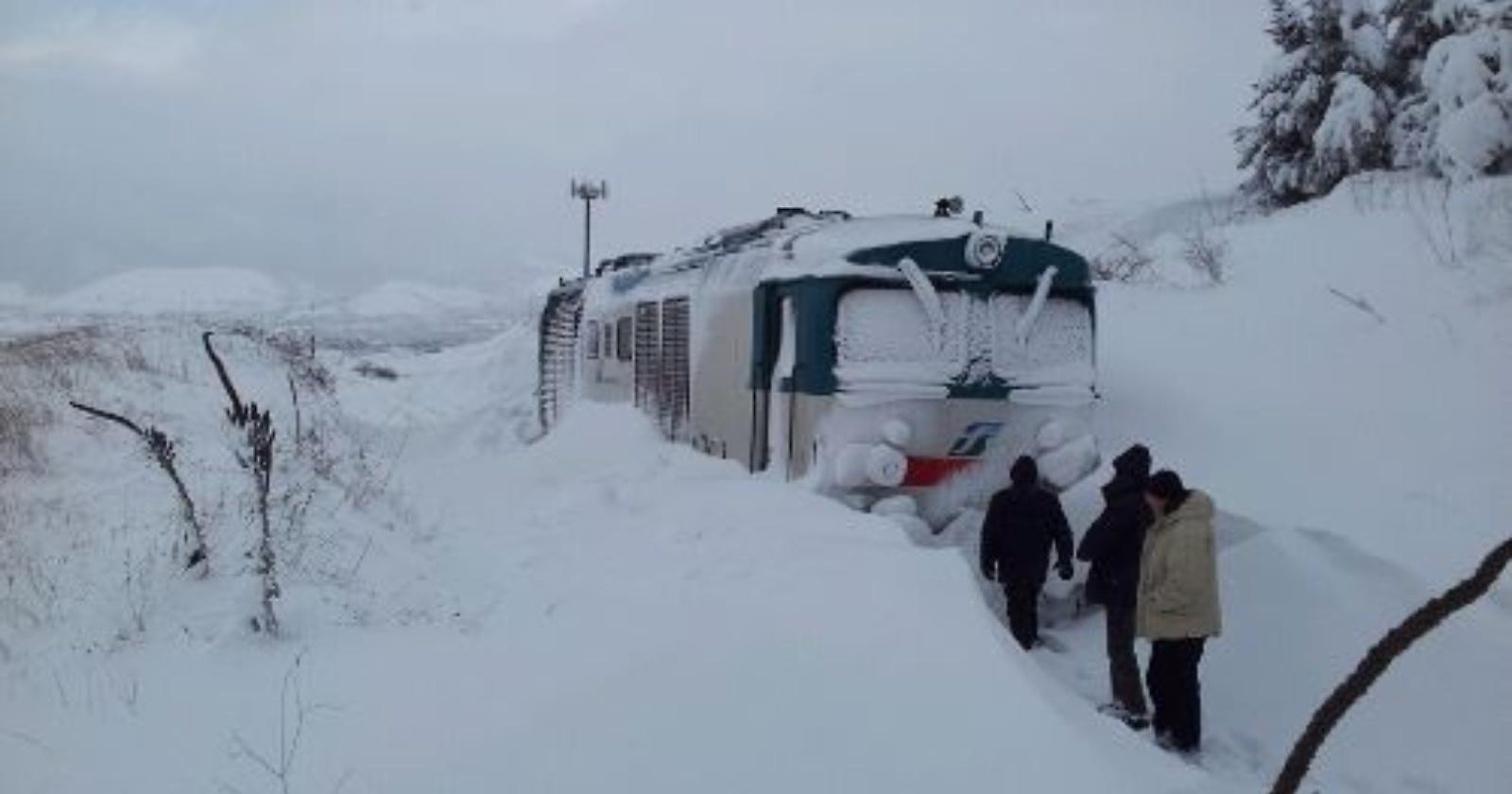 Maltempo: ancora disagi per la neve. A Potenza scuole chiuse anche lunedì