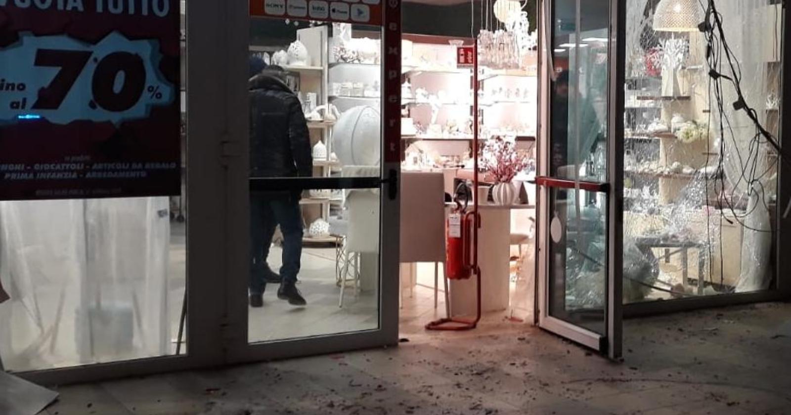 San Severo, tentavo di furto con esplosivo al negozio "Tre G"