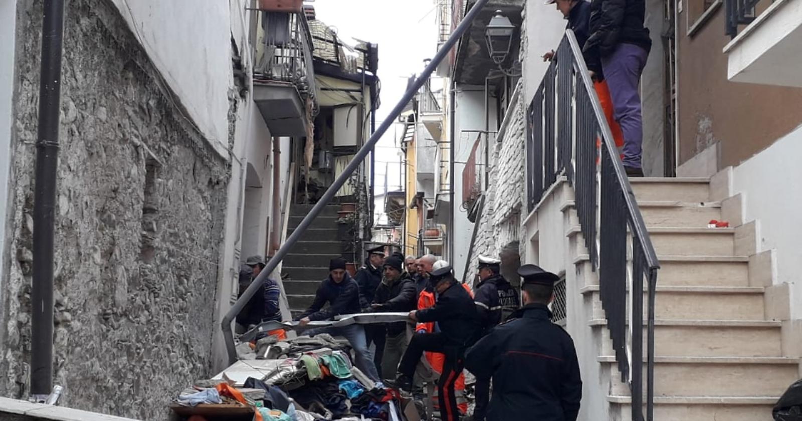 Francavilla in Sinni, crolla un tetto nel centro storico