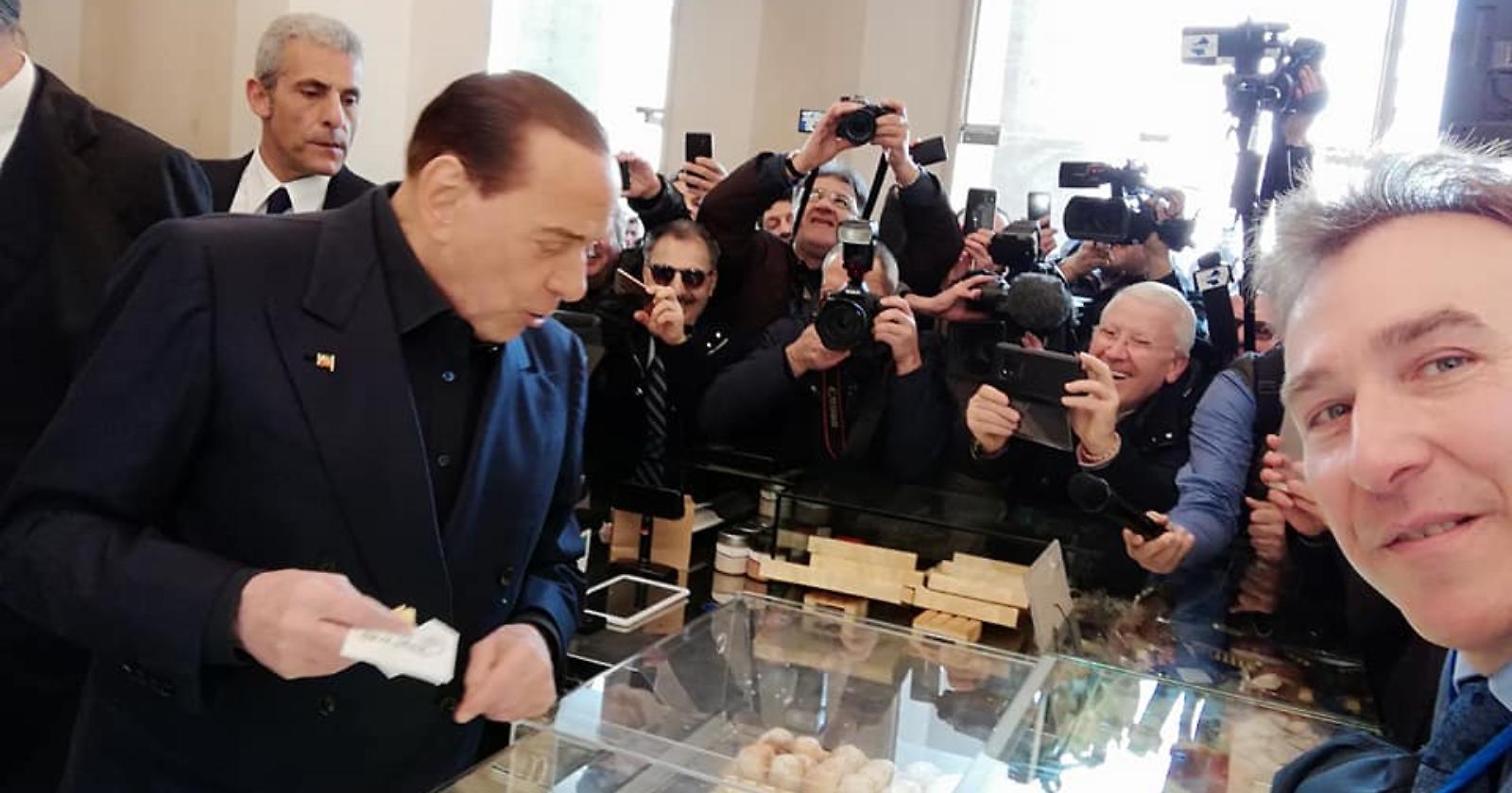 Berlusconi carica i suoi: «Bardi è un candidato straordinario»