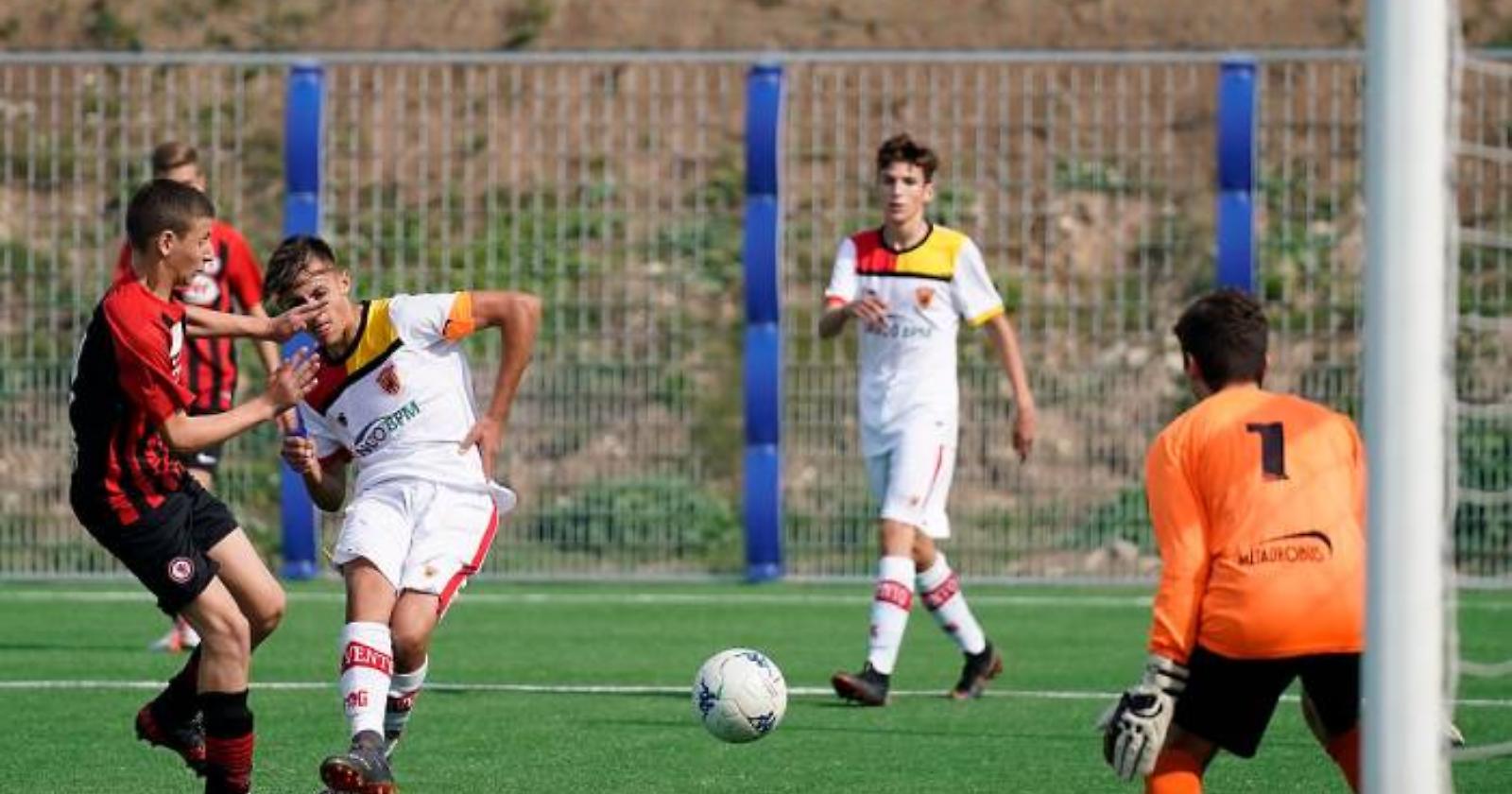 I foggiani le prendono anche dai ragazzini del Benevento