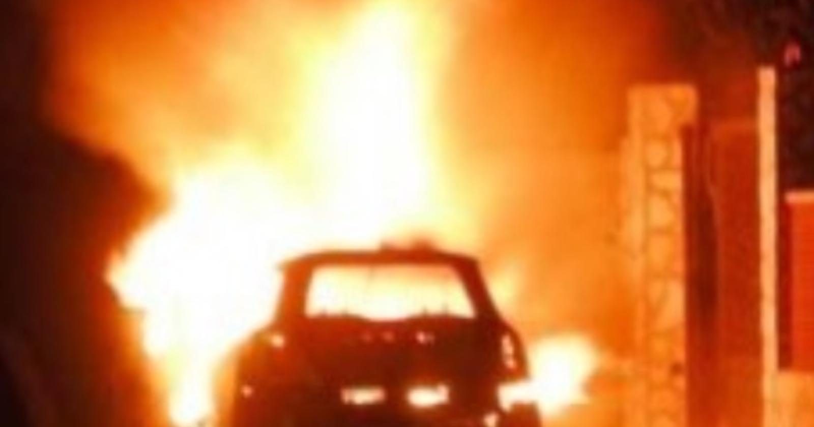Cerignola e Manfredonia, notte di paura: due auto in fiamme 